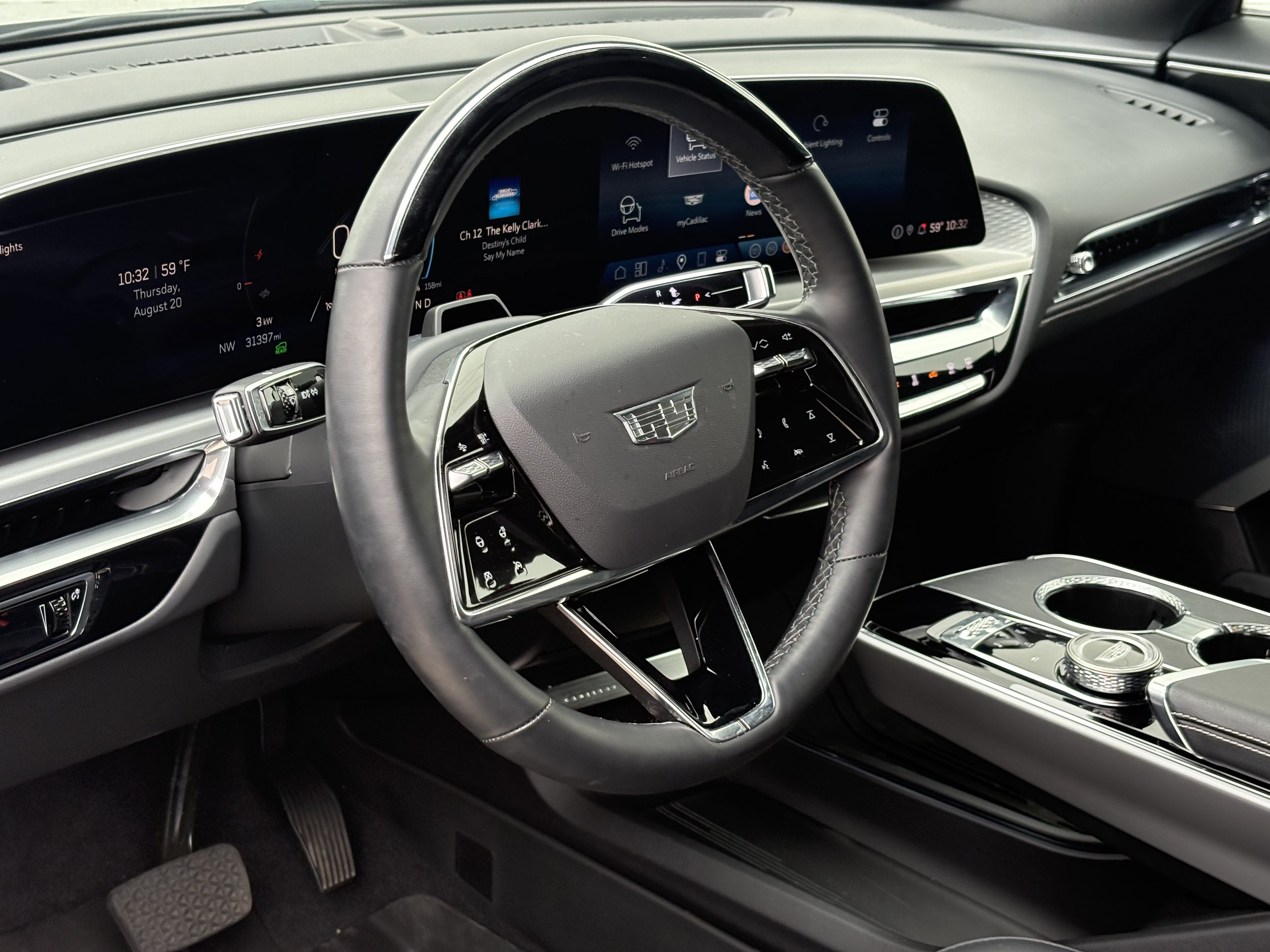 2024 Cadillac LYRIQ Luxury 2