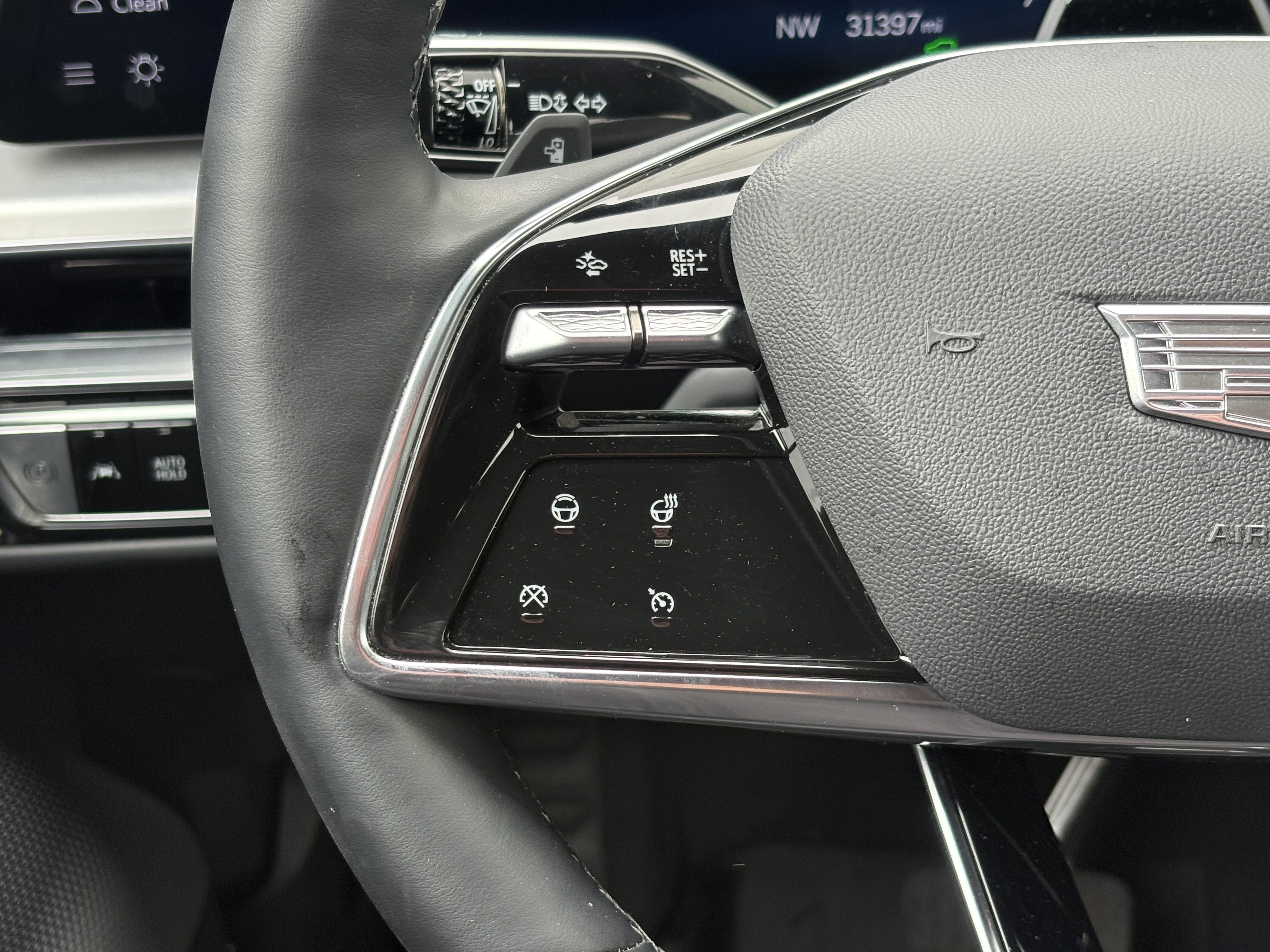 2024 Cadillac LYRIQ Luxury 2