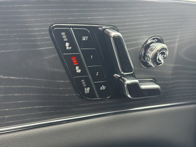 2024 Cadillac LYRIQ Luxury 2