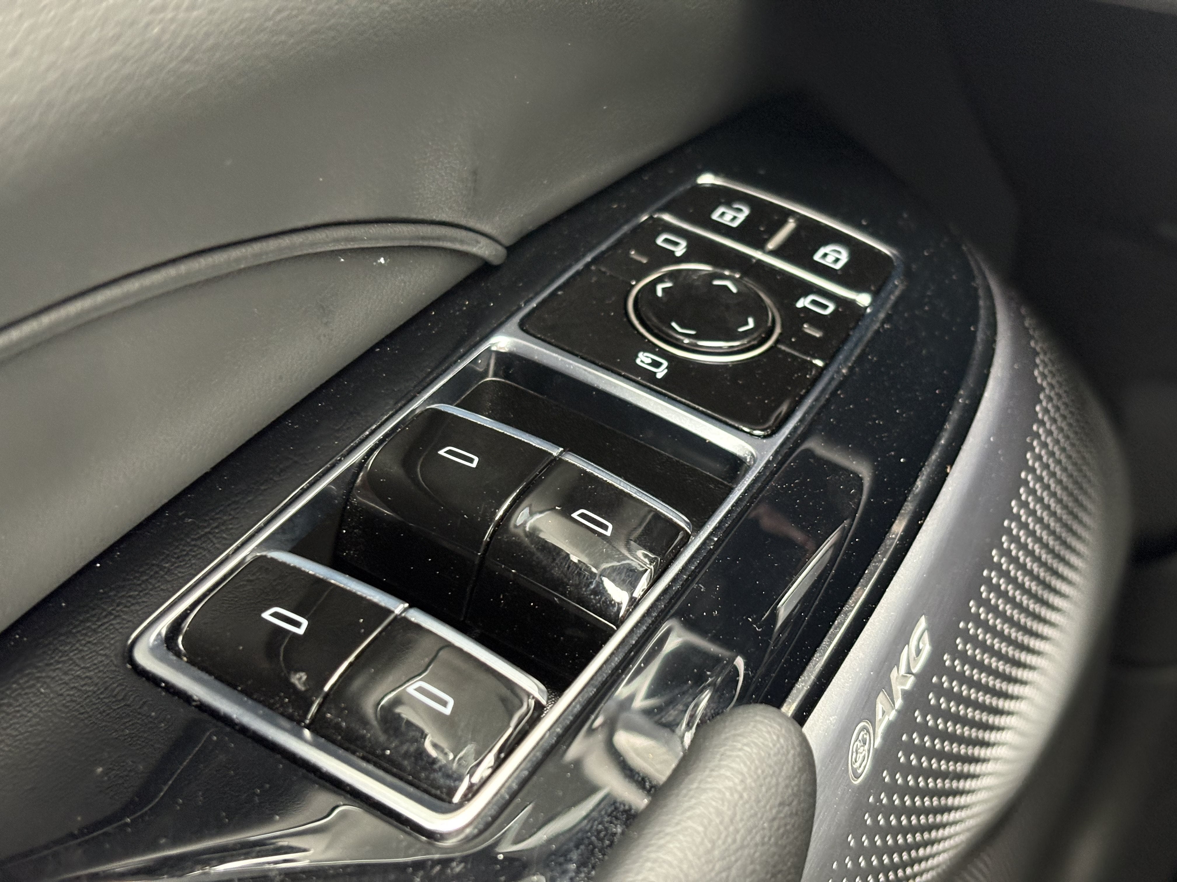 2024 Cadillac LYRIQ Luxury 2