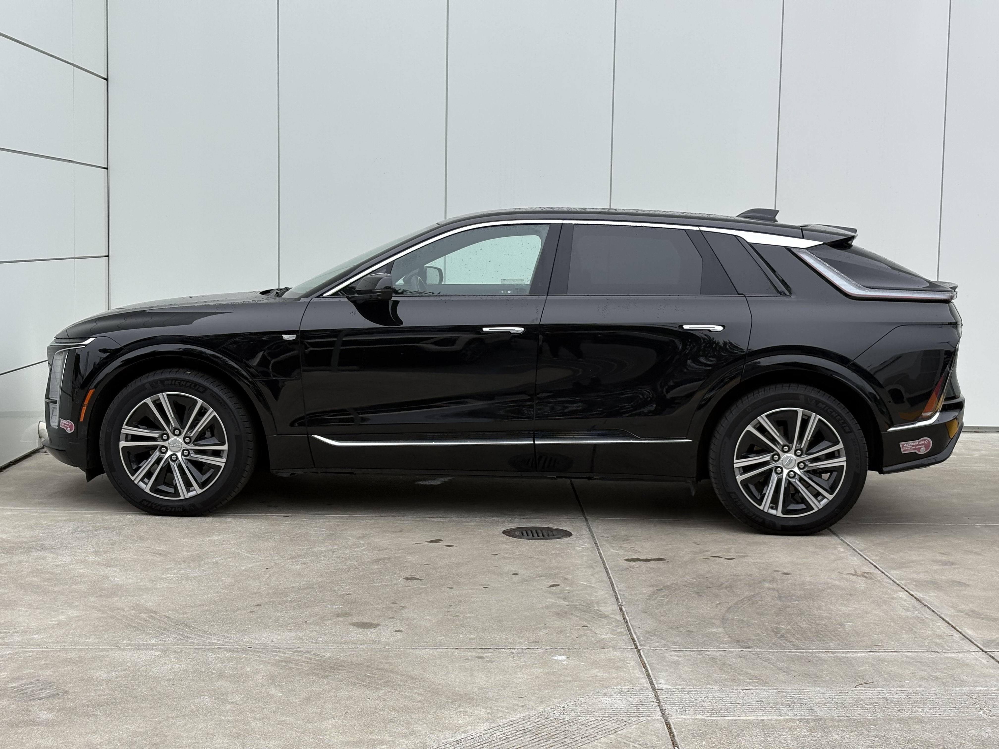 2024 Cadillac LYRIQ Luxury 2