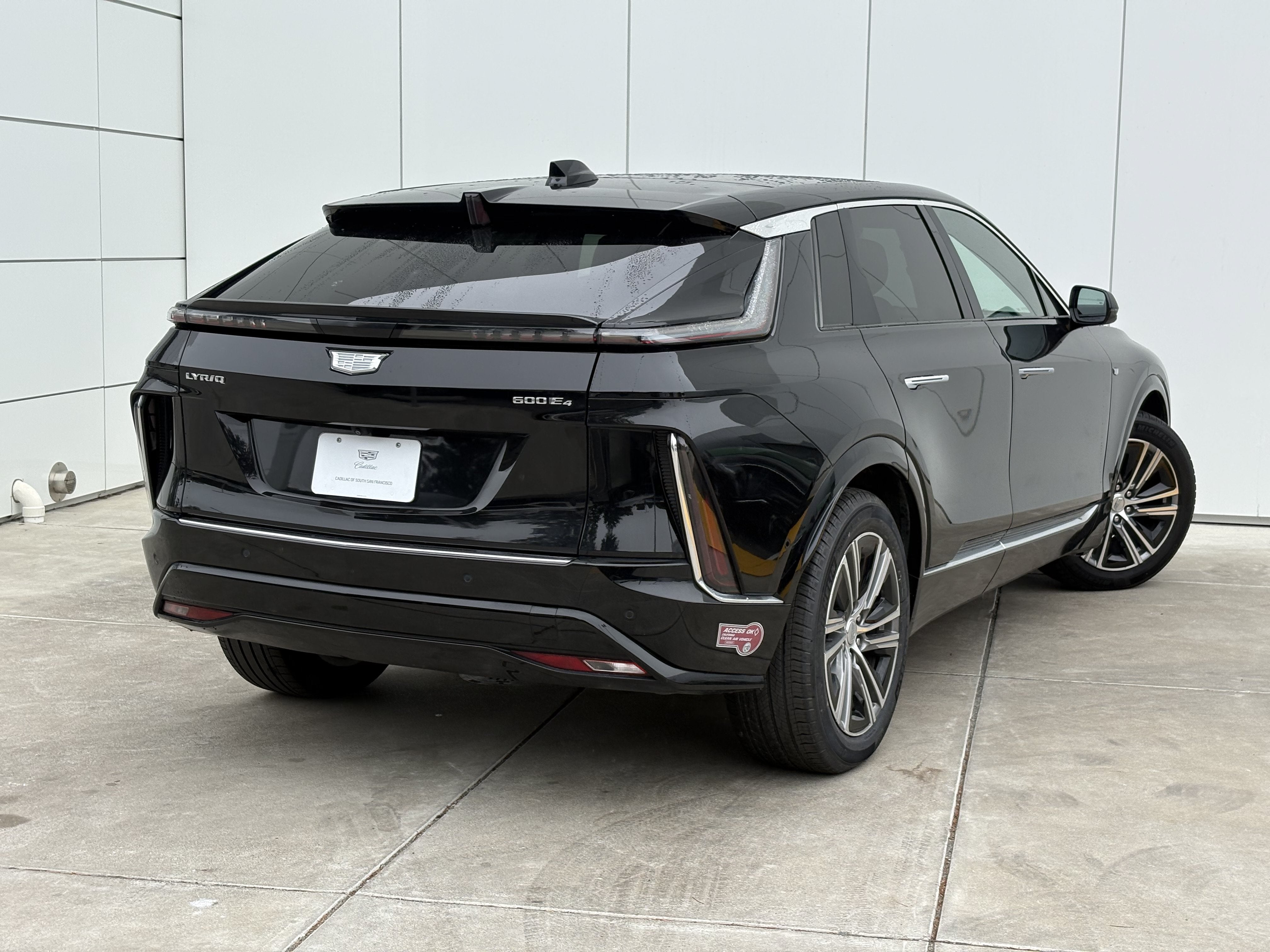 2024 Cadillac LYRIQ Luxury 2