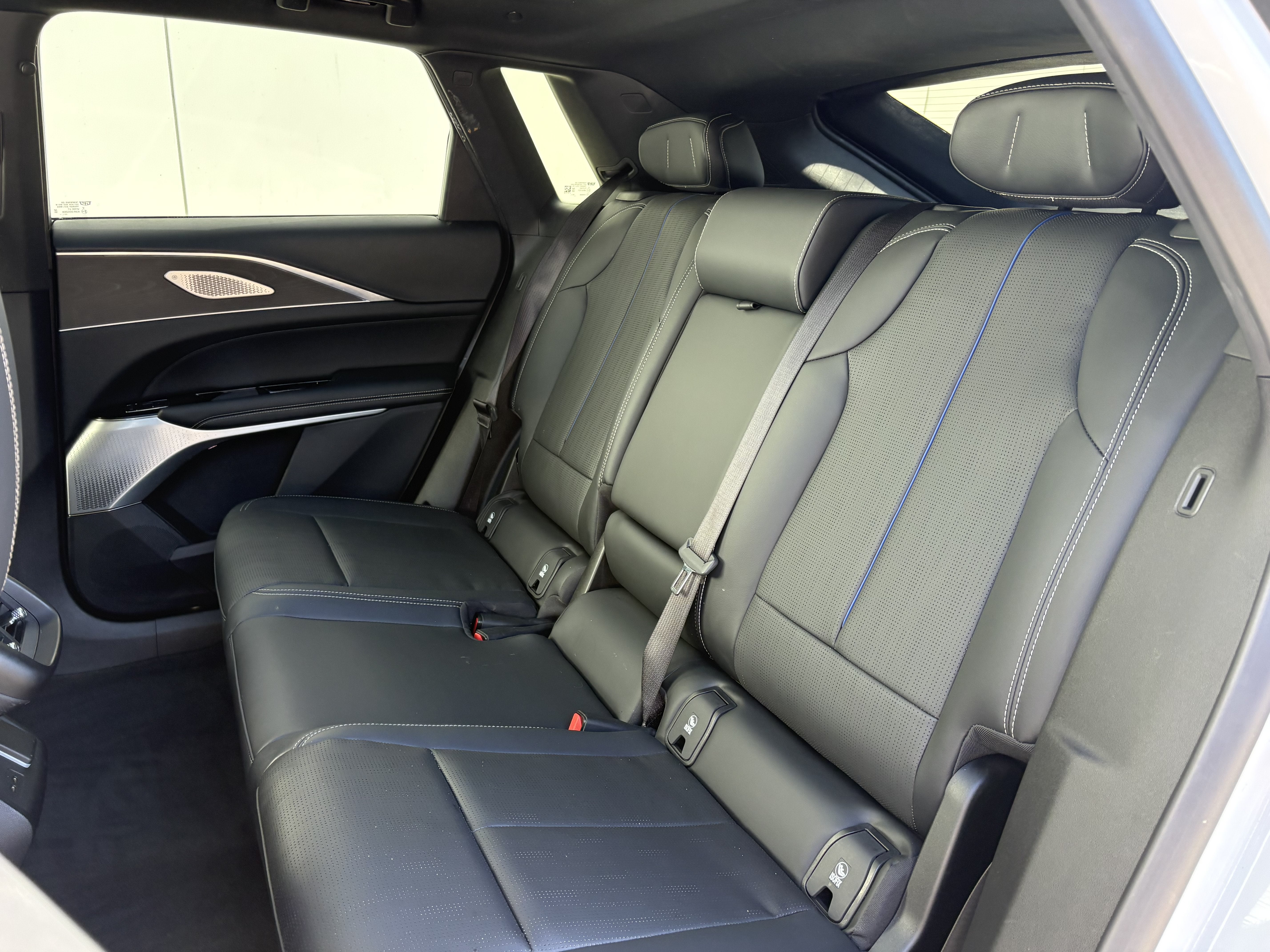 2024 Cadillac LYRIQ Luxury 2