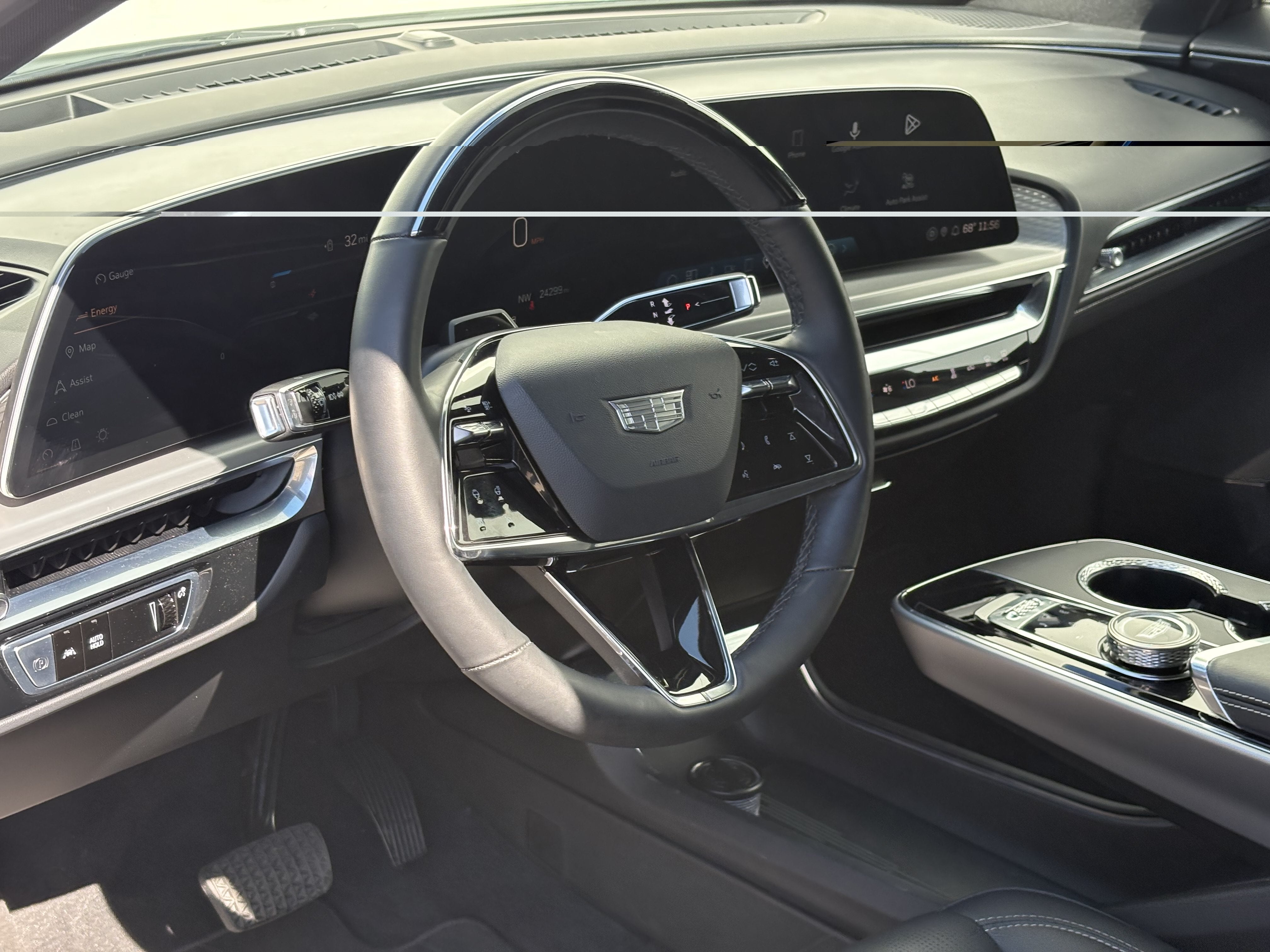 2024 Cadillac LYRIQ Luxury 2