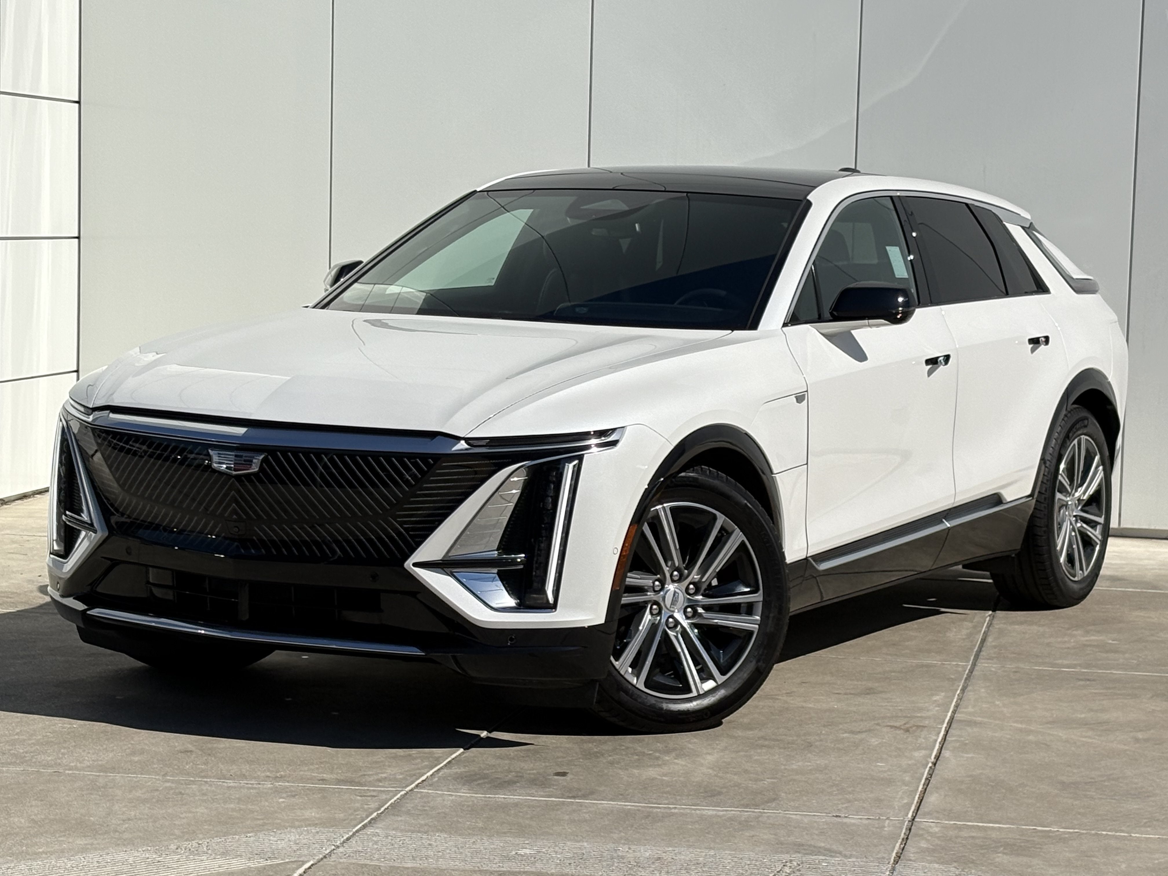 2024 Cadillac LYRIQ Luxury 2