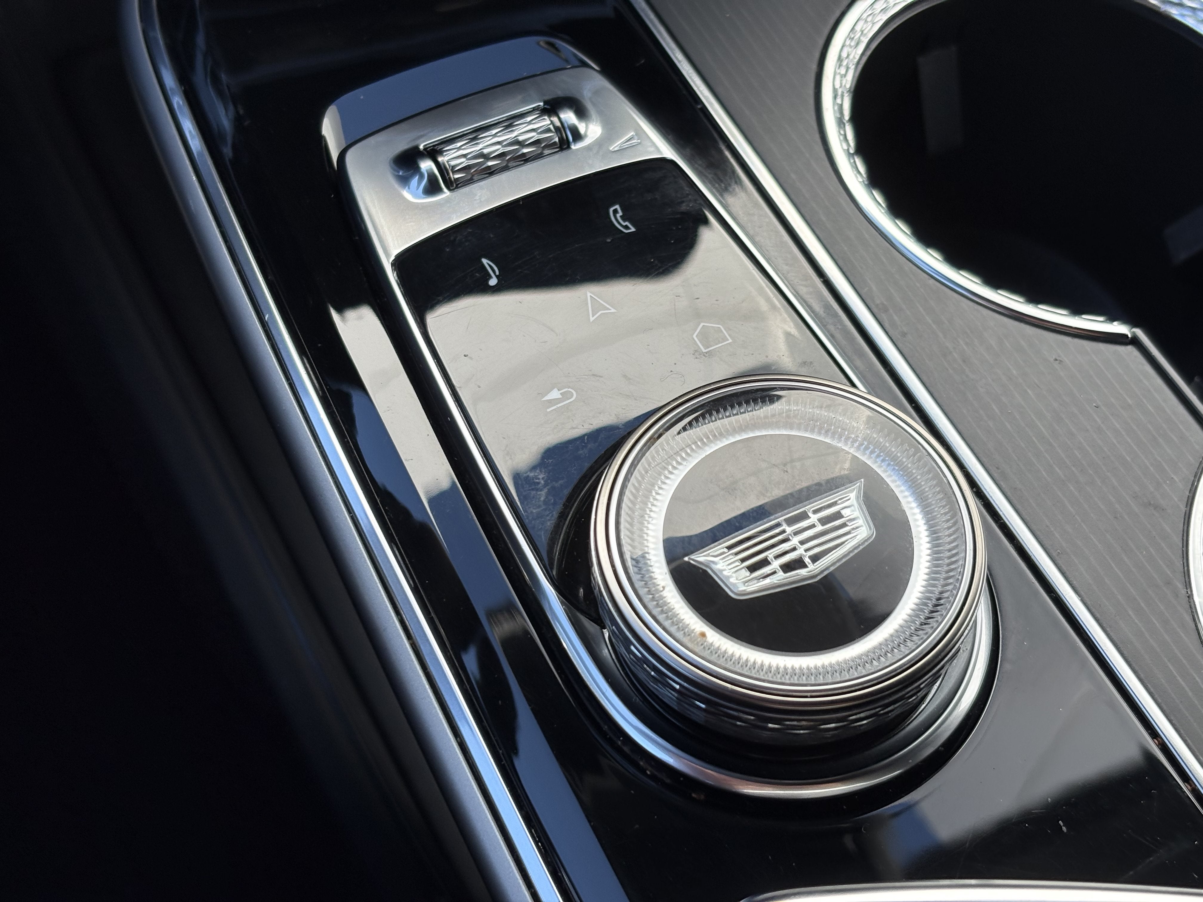2024 Cadillac LYRIQ Luxury 2