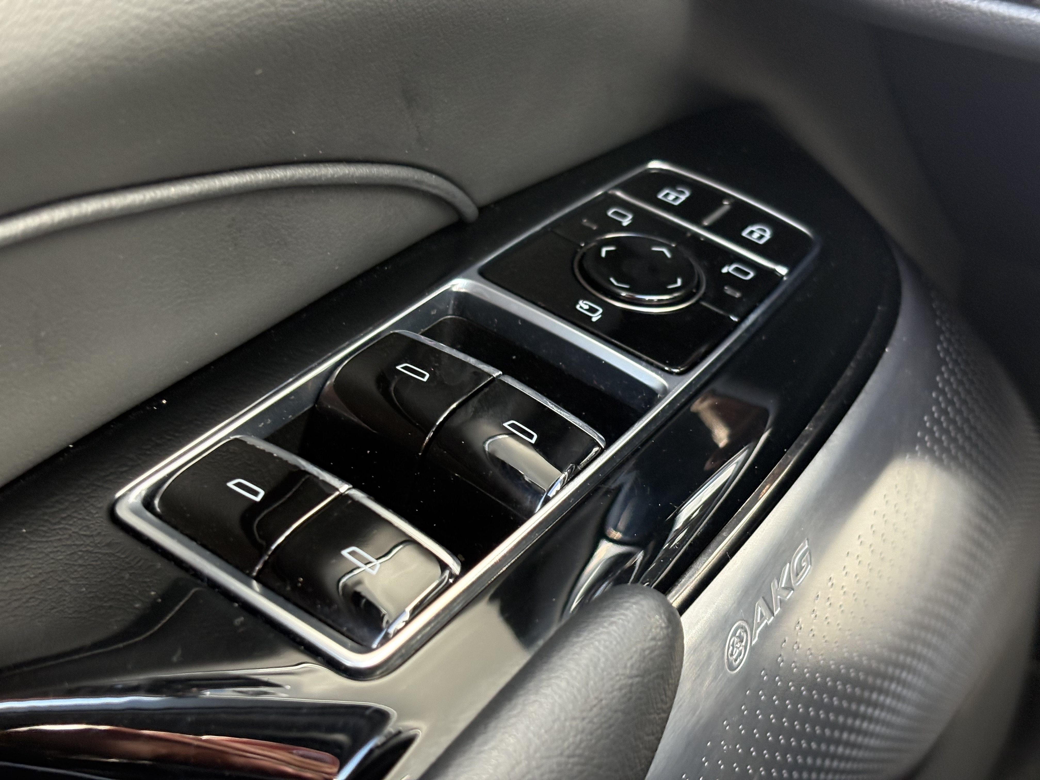 2024 Cadillac LYRIQ Luxury 2