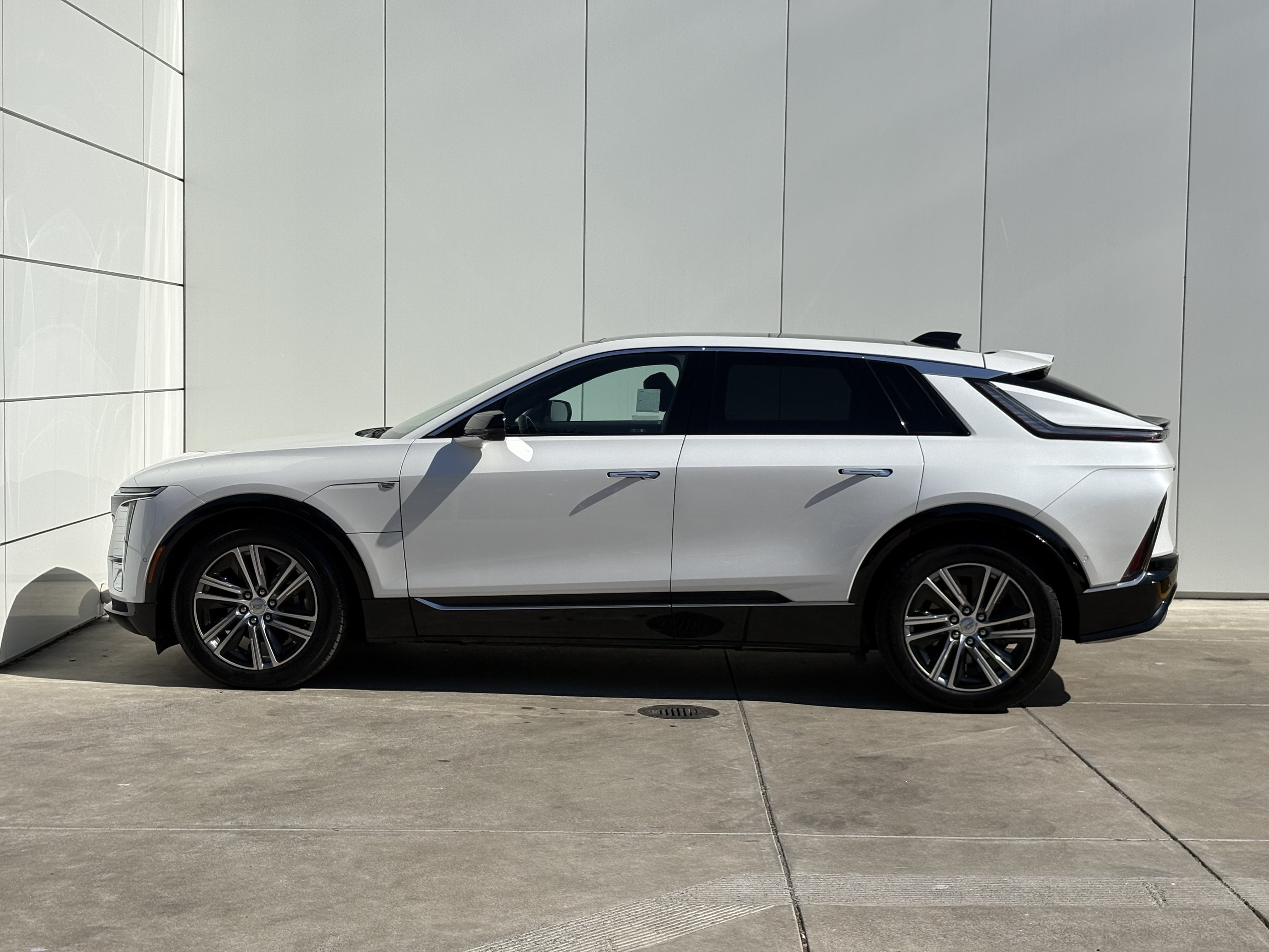 2024 Cadillac LYRIQ Luxury 2