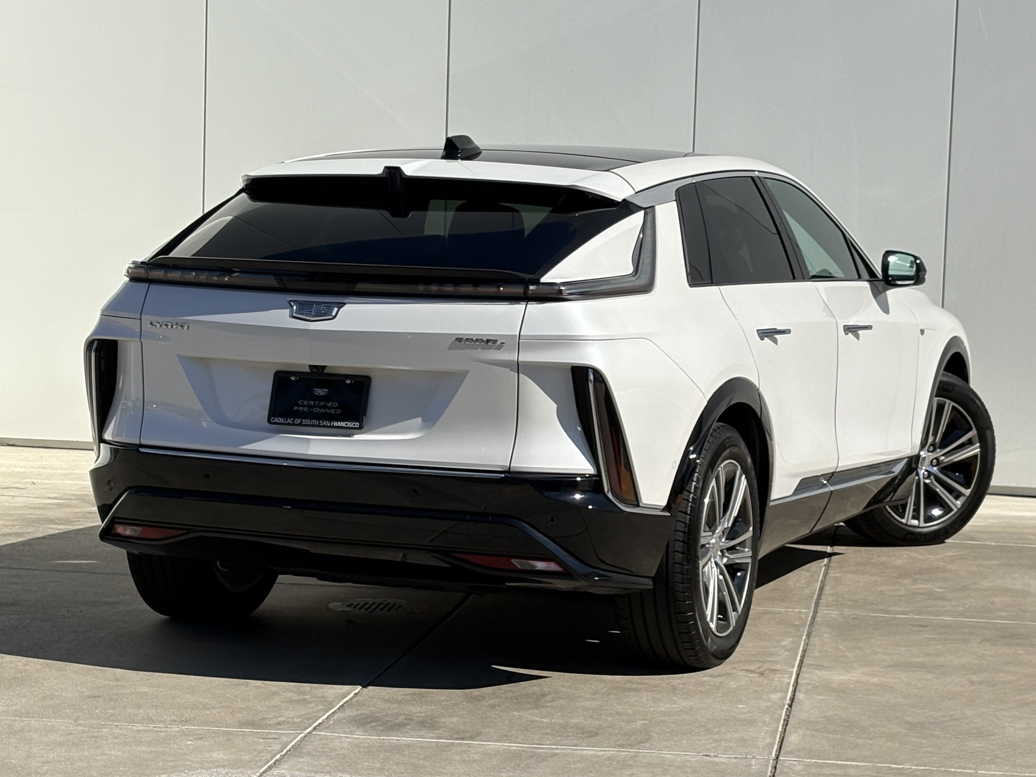 2024 Cadillac LYRIQ Luxury 2