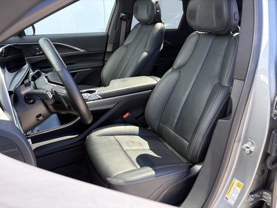 2024 Cadillac LYRIQ Luxury 2