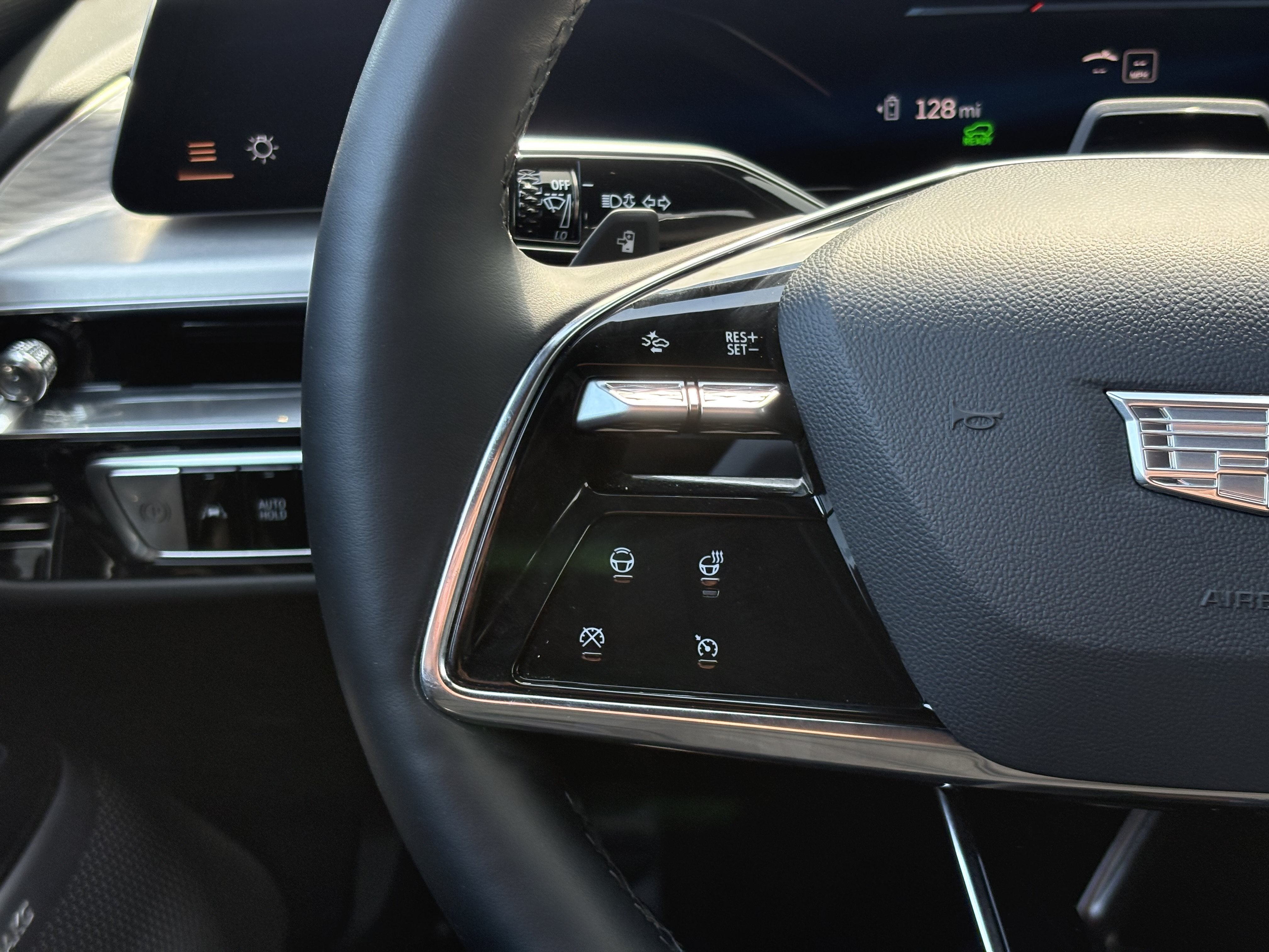 2024 Cadillac LYRIQ Luxury 2