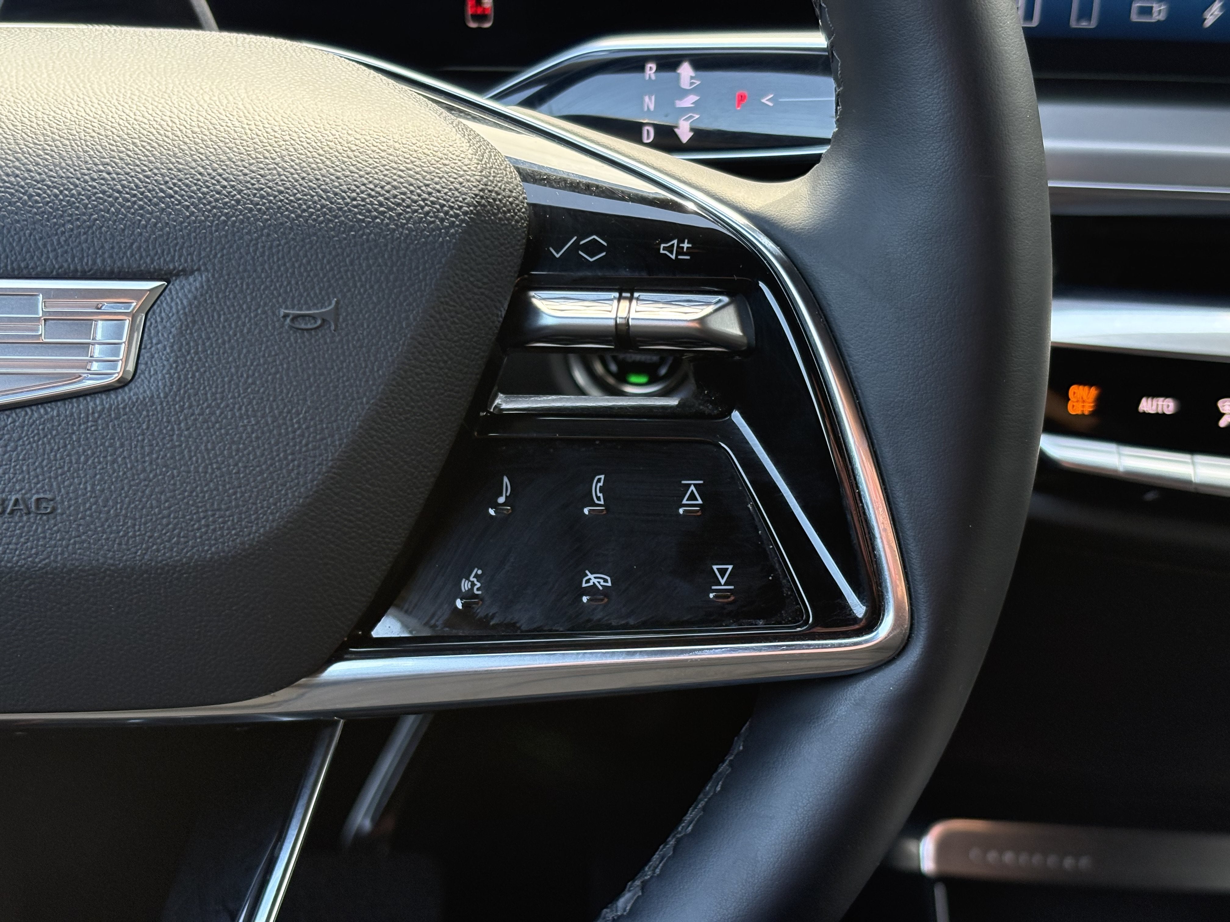 2024 Cadillac LYRIQ Luxury 2