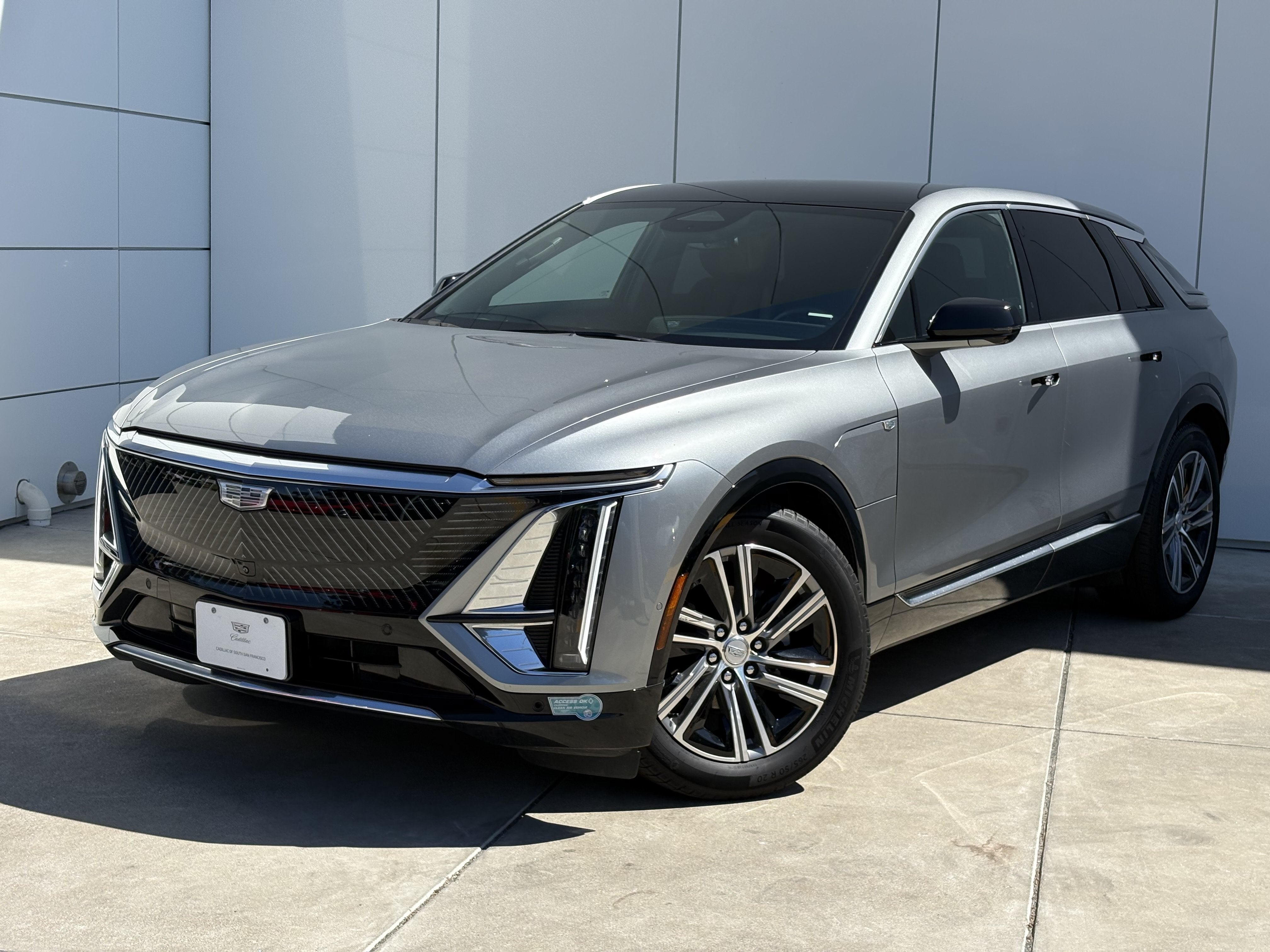 2024 Cadillac LYRIQ Luxury 2