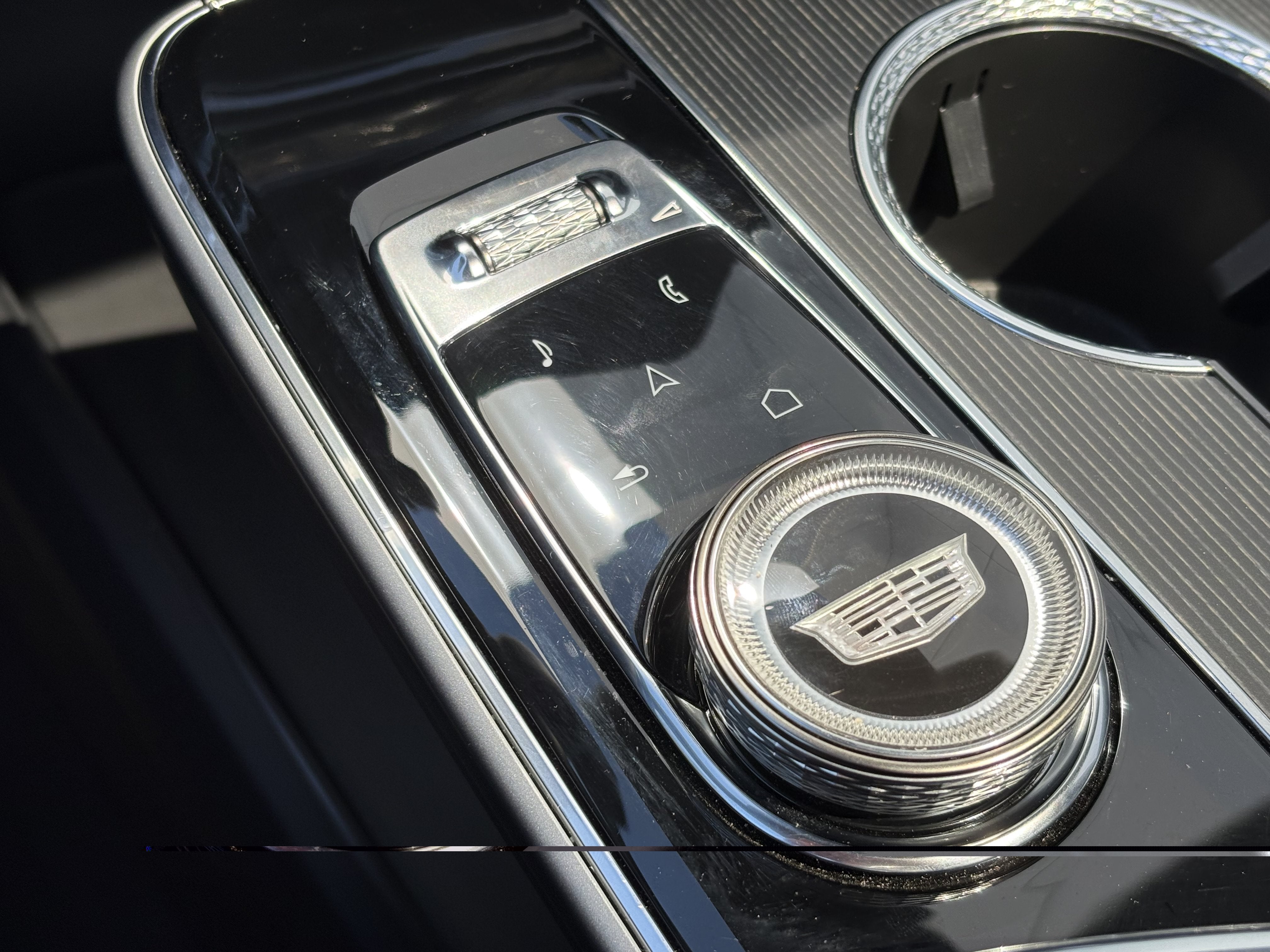 2024 Cadillac LYRIQ Luxury 2