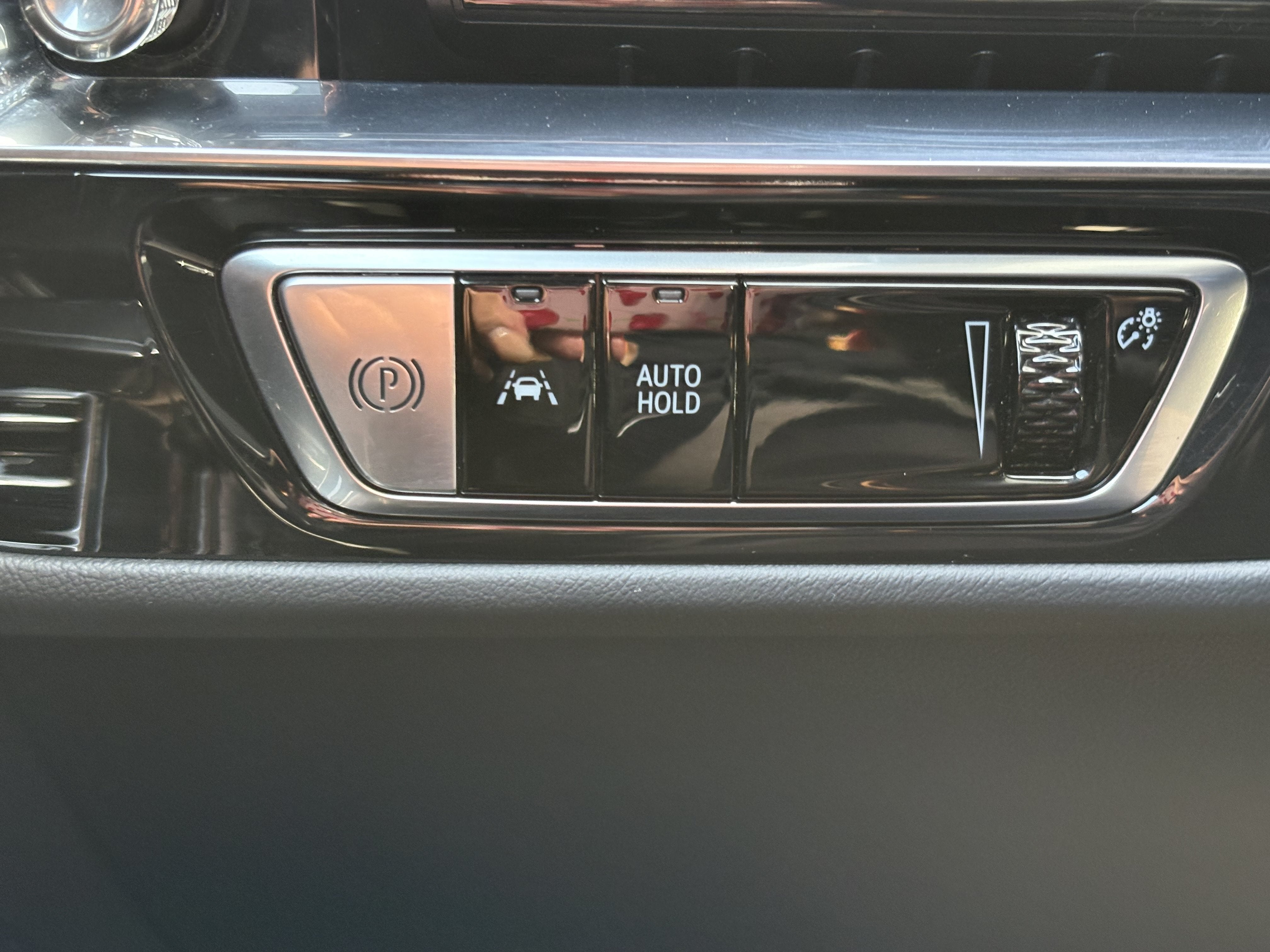 2024 Cadillac LYRIQ Luxury 2