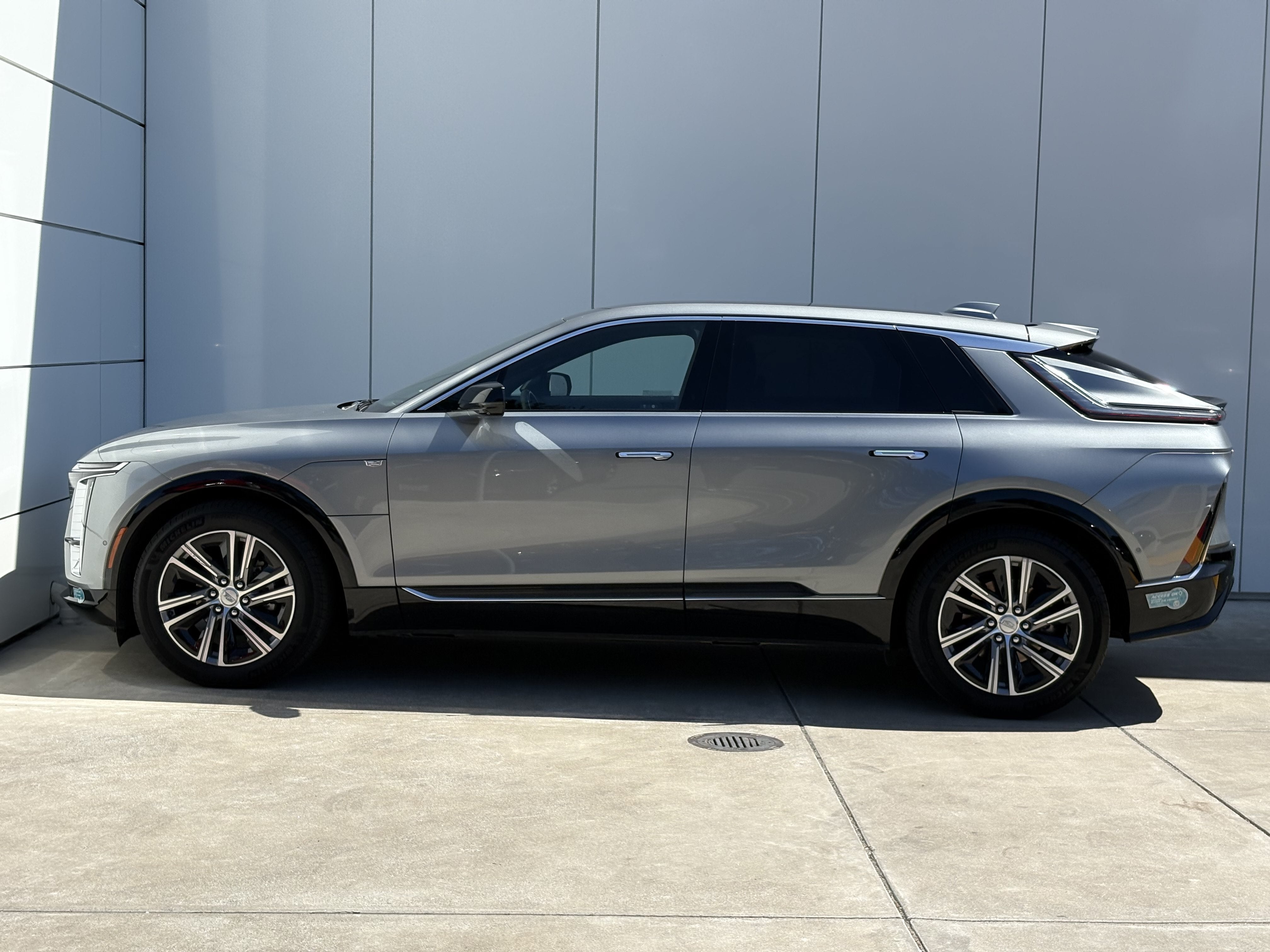 2024 Cadillac LYRIQ Luxury 2