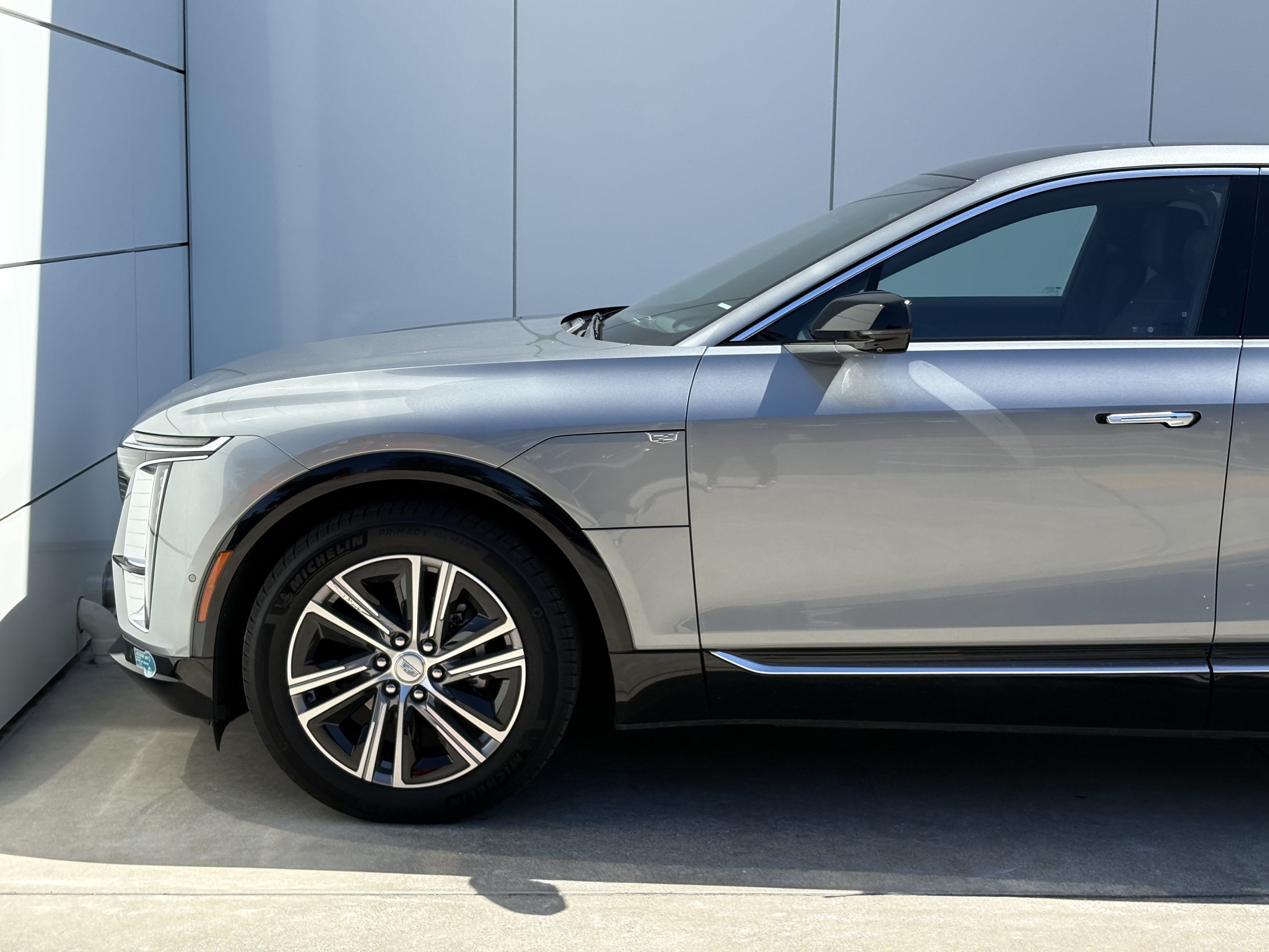 2024 Cadillac LYRIQ Luxury 2