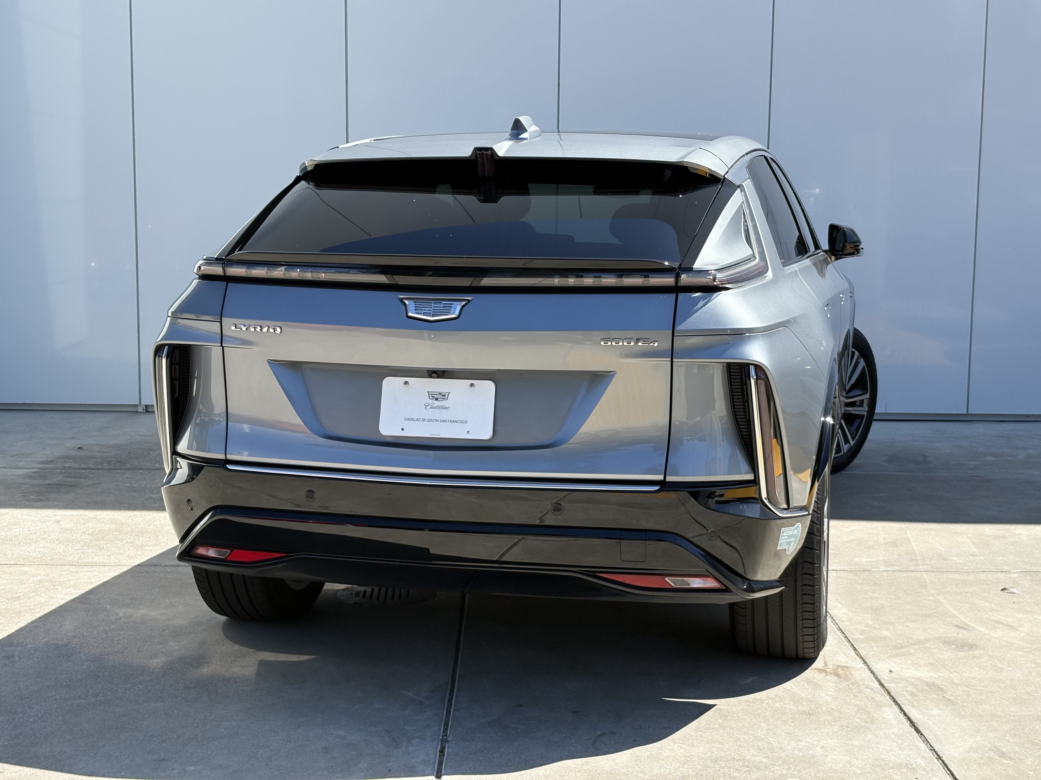 2024 Cadillac LYRIQ Luxury 2