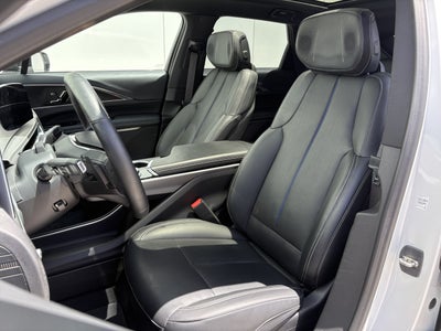 2024 Cadillac LYRIQ Luxury 3