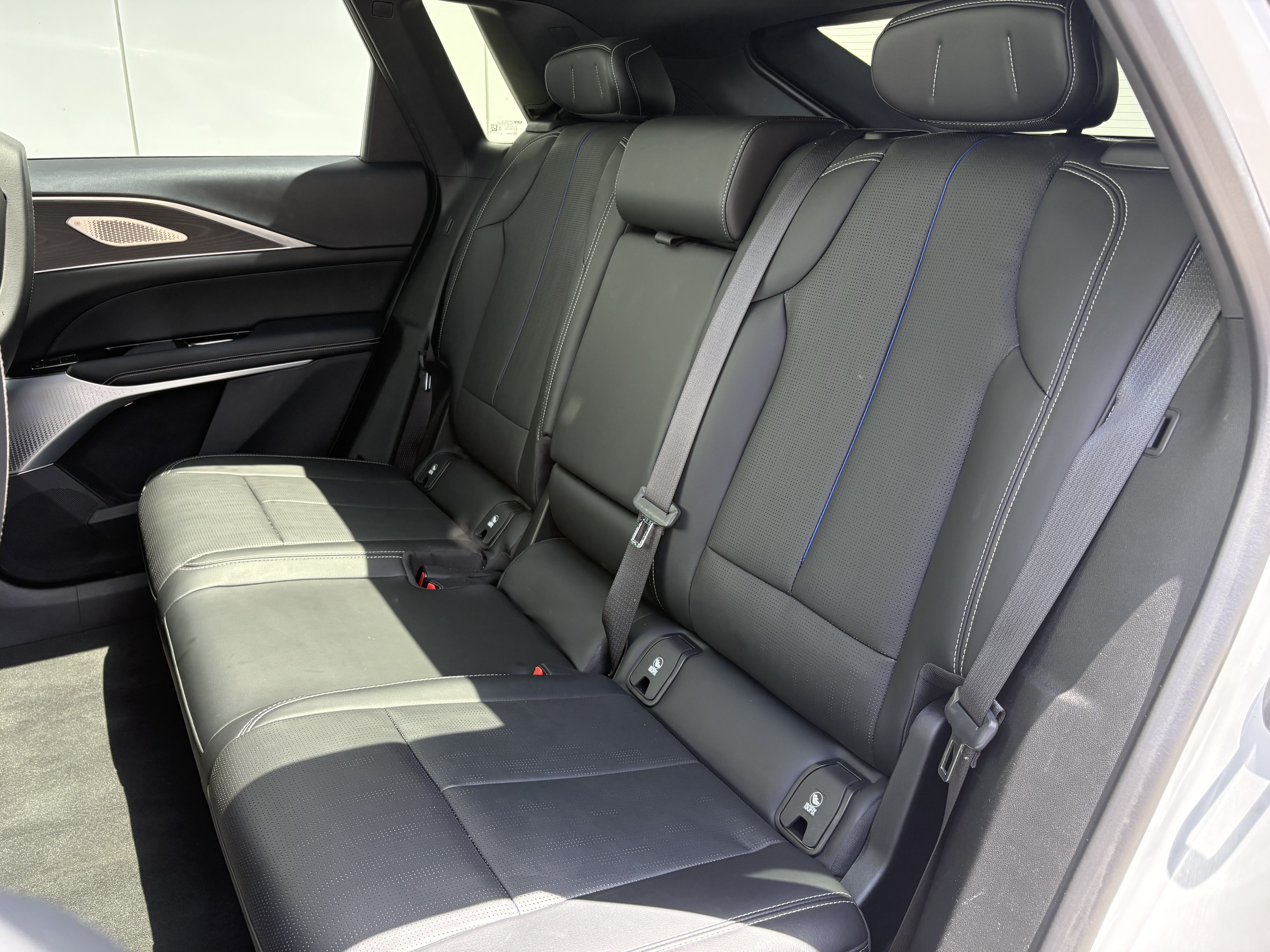 2024 Cadillac LYRIQ Luxury 3