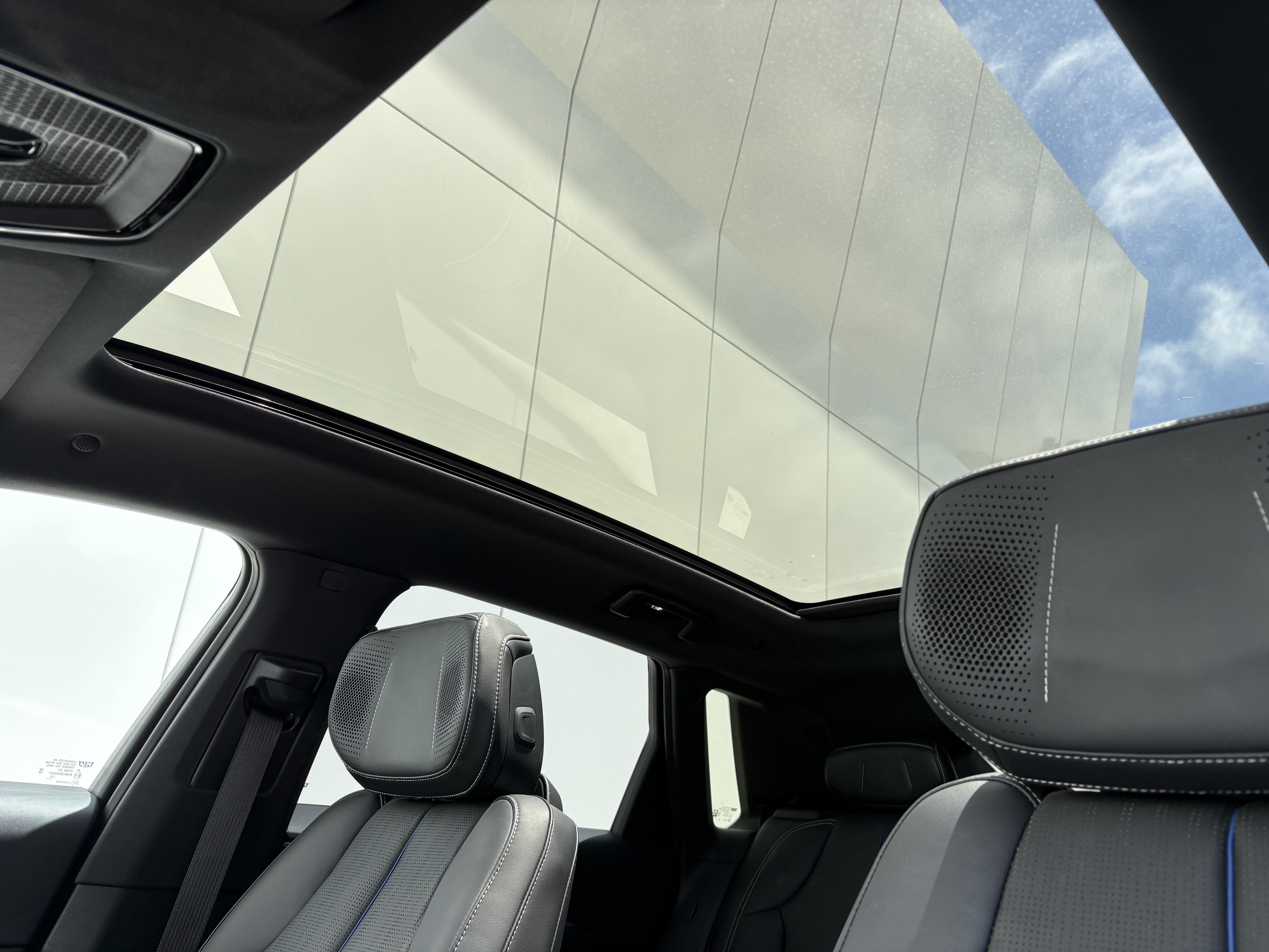 2024 Cadillac LYRIQ Luxury 3