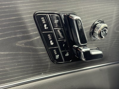 2024 Cadillac LYRIQ Luxury 3