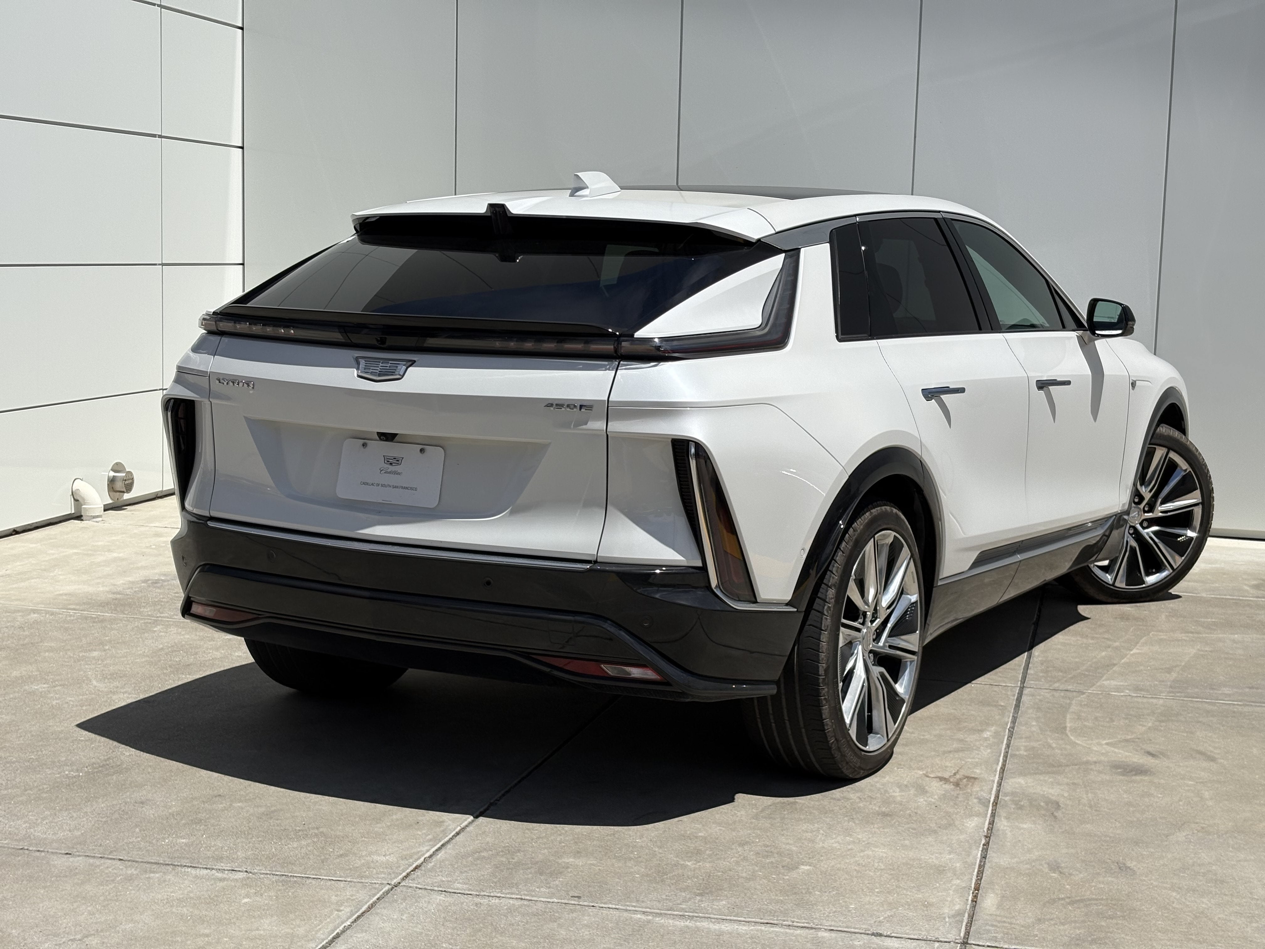 2024 Cadillac LYRIQ Luxury 3