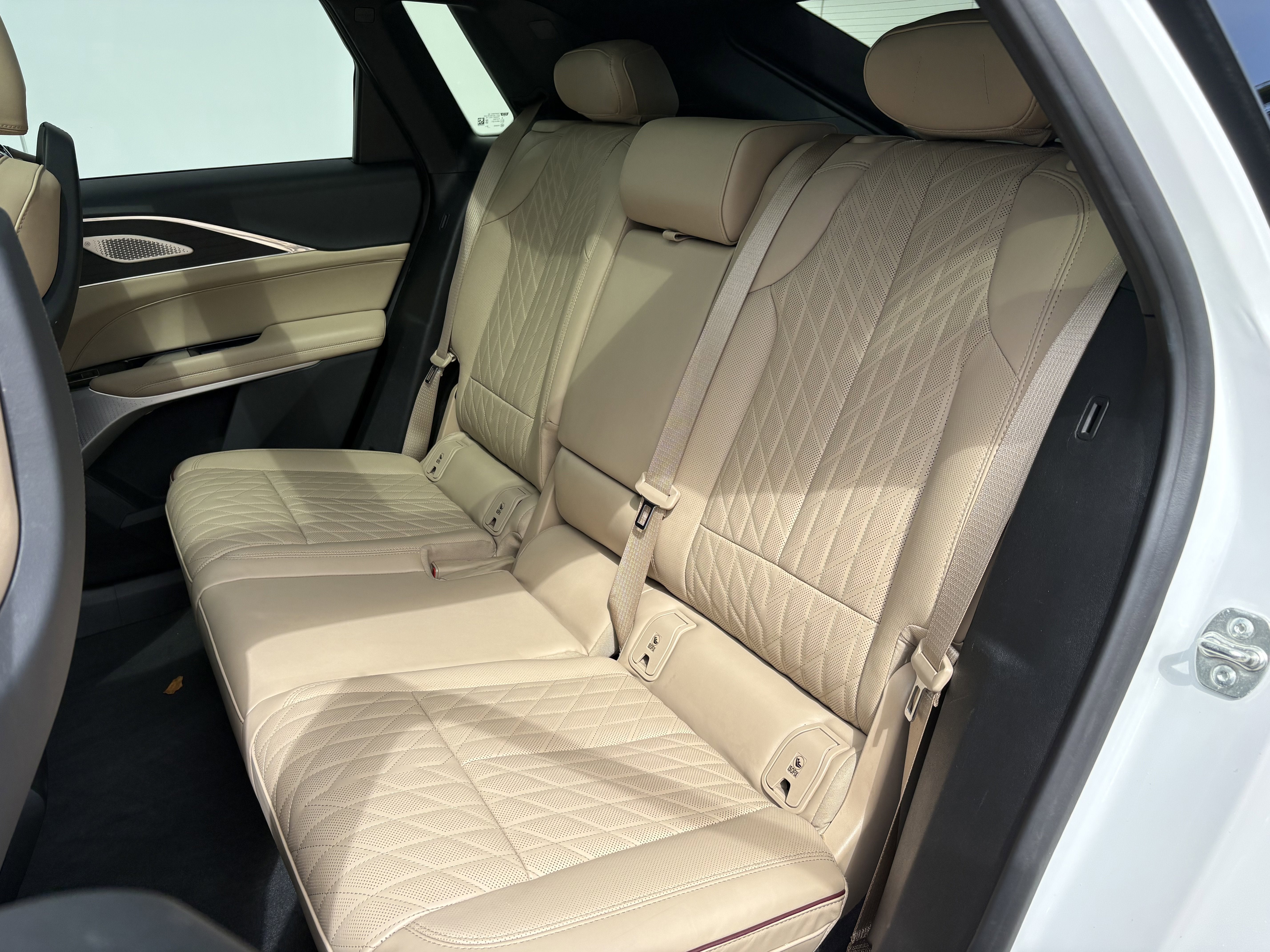 2024 Cadillac LYRIQ Luxury 3