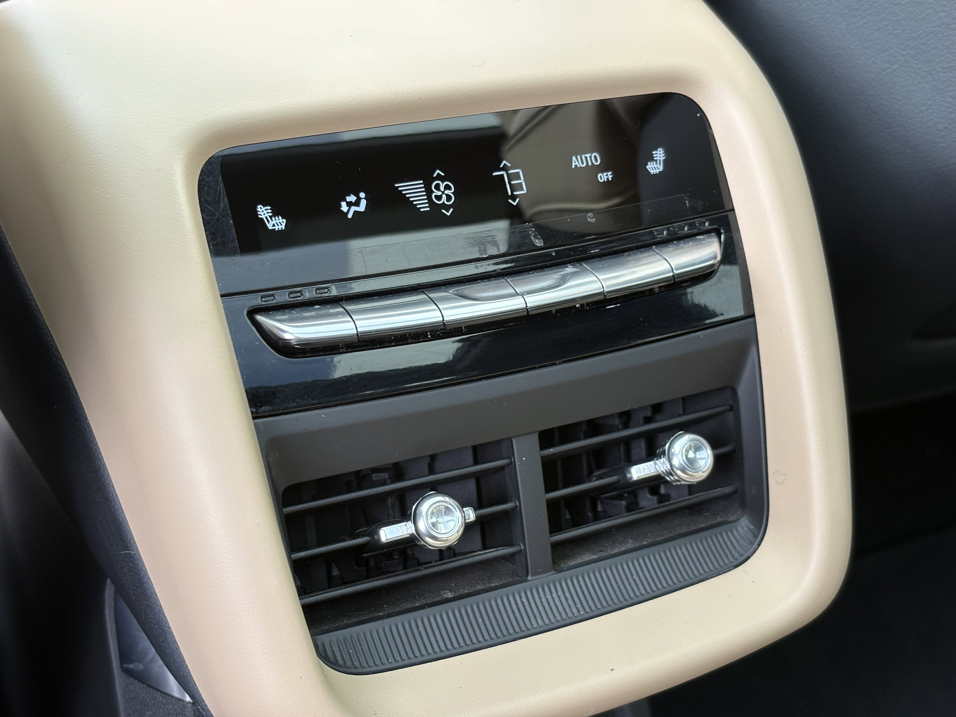 2024 Cadillac LYRIQ Luxury 3