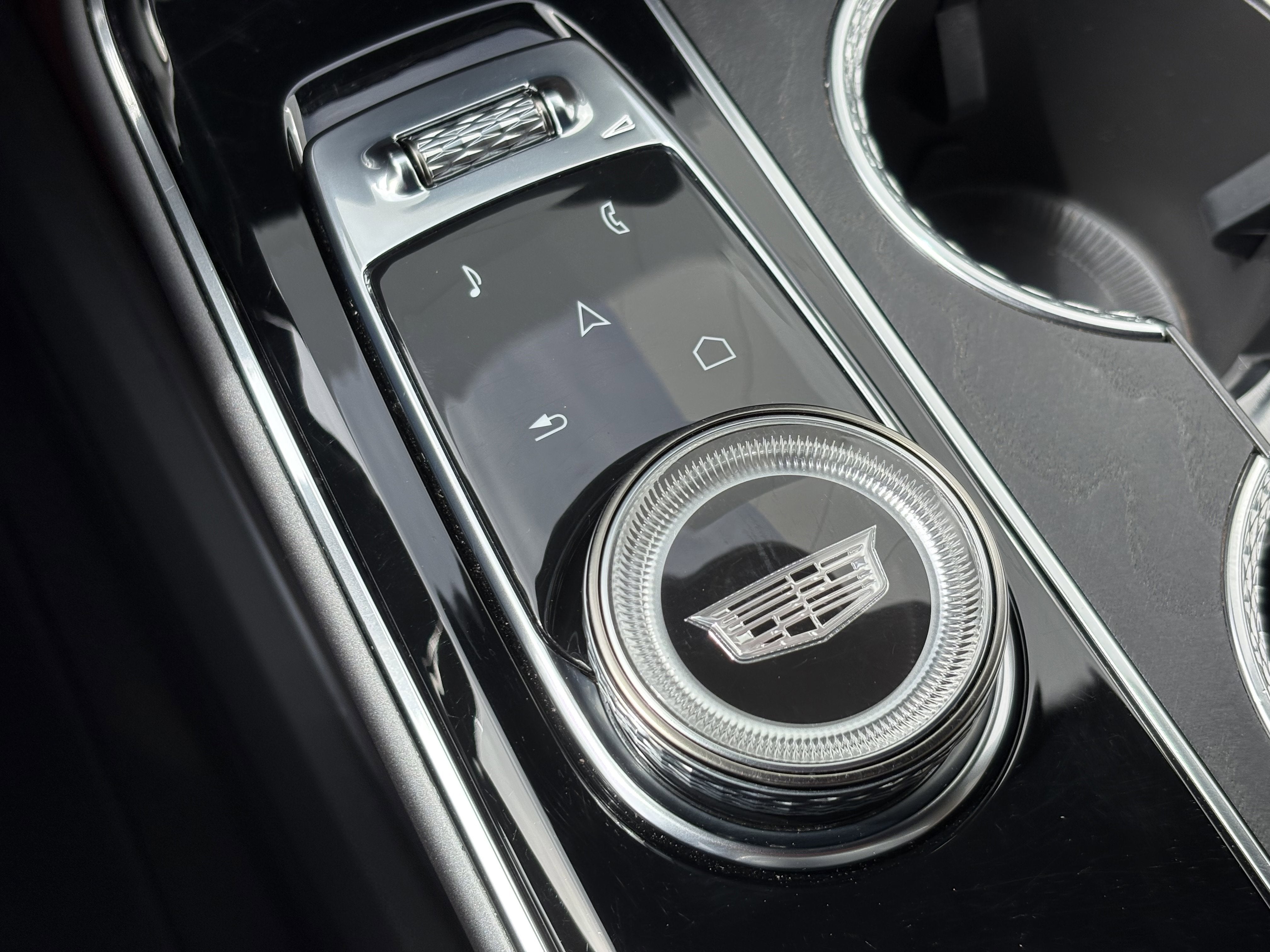 2024 Cadillac LYRIQ Luxury 3