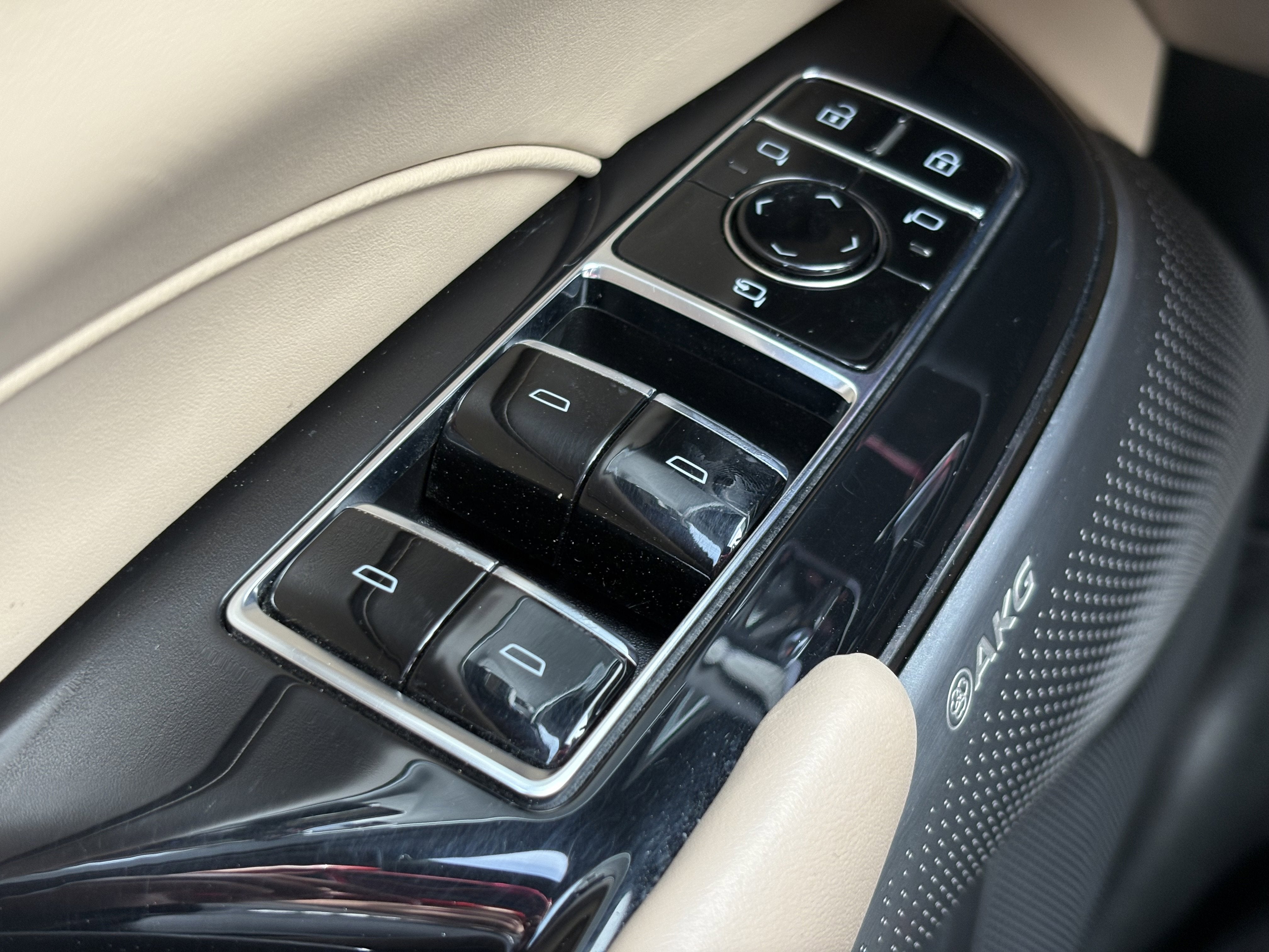 2024 Cadillac LYRIQ Luxury 3