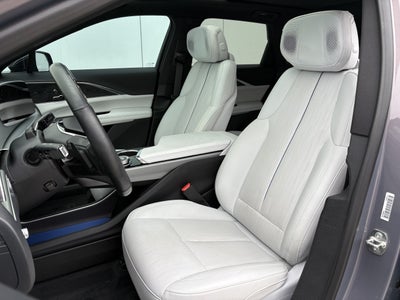 2024 Cadillac LYRIQ Luxury 3