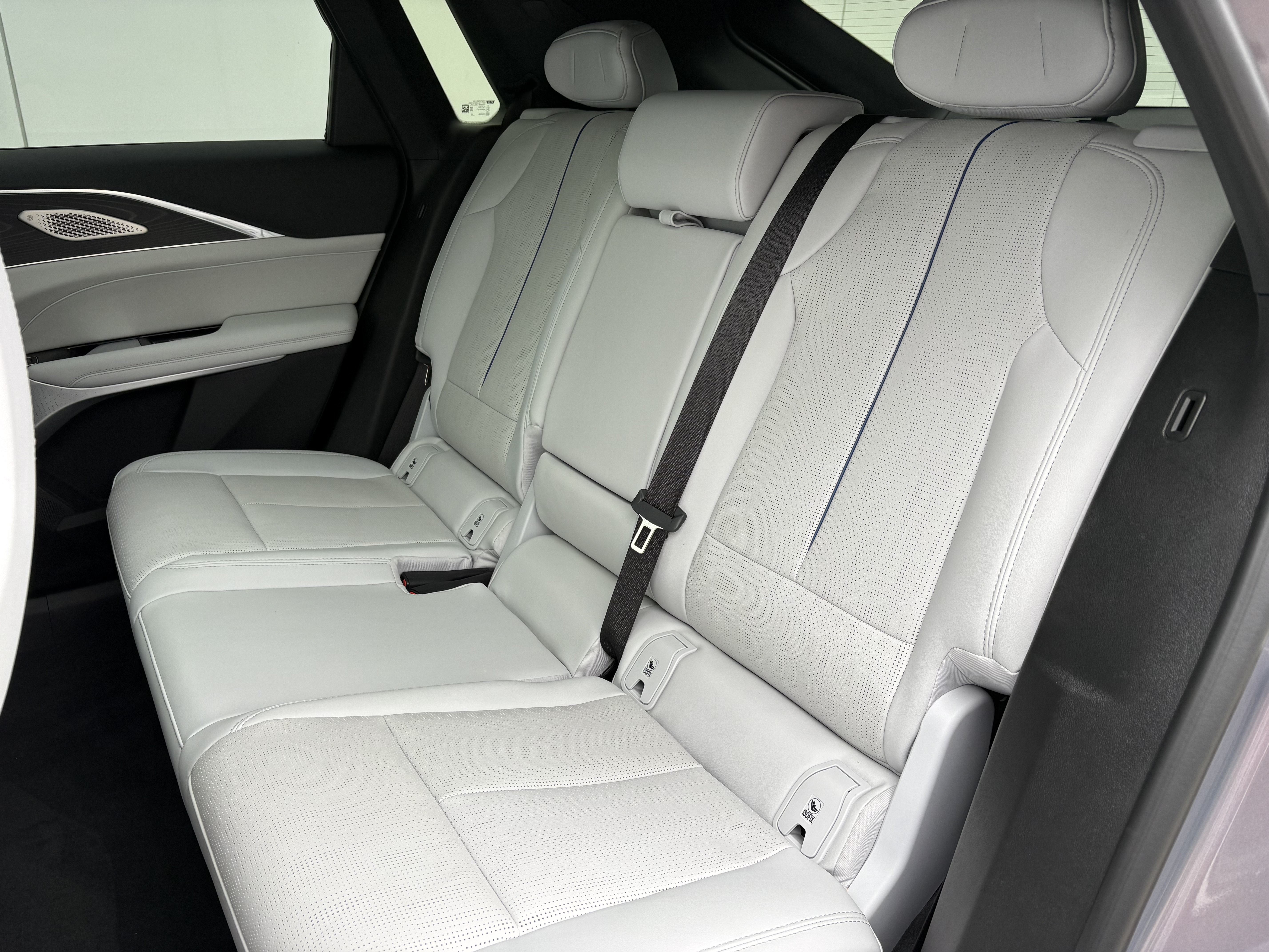 2024 Cadillac LYRIQ Luxury 3