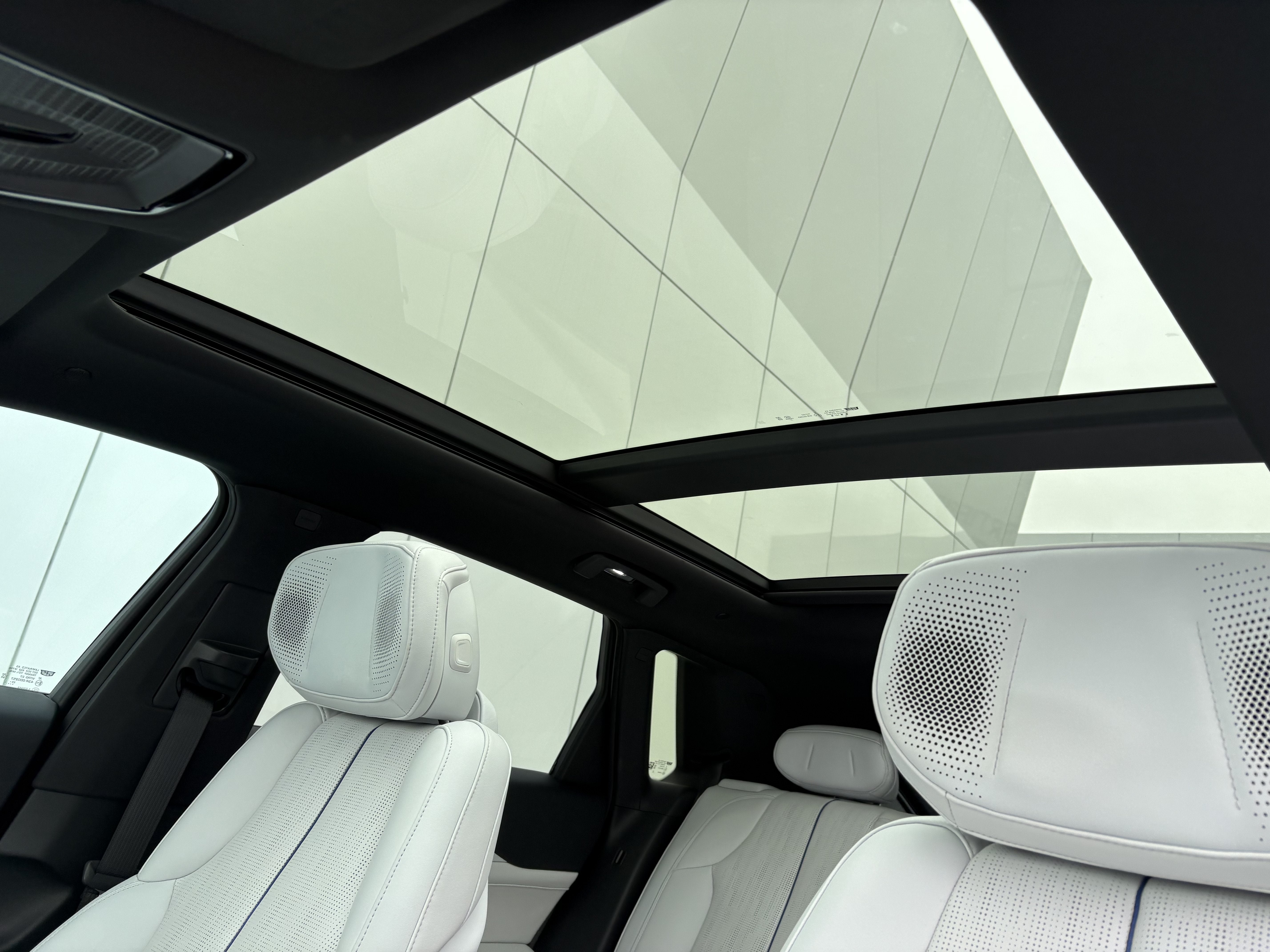 2024 Cadillac LYRIQ Luxury 3
