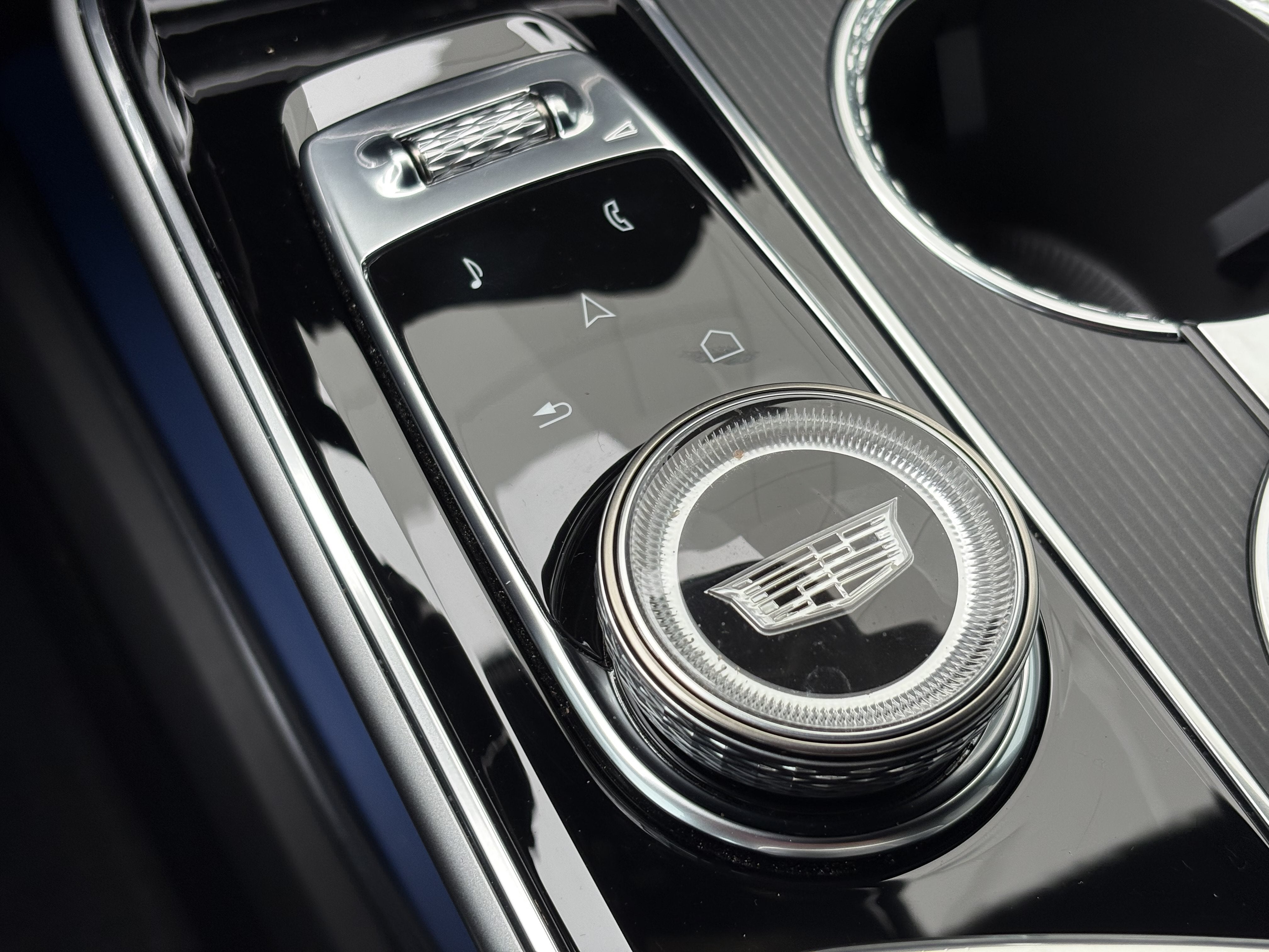 2024 Cadillac LYRIQ Luxury 3
