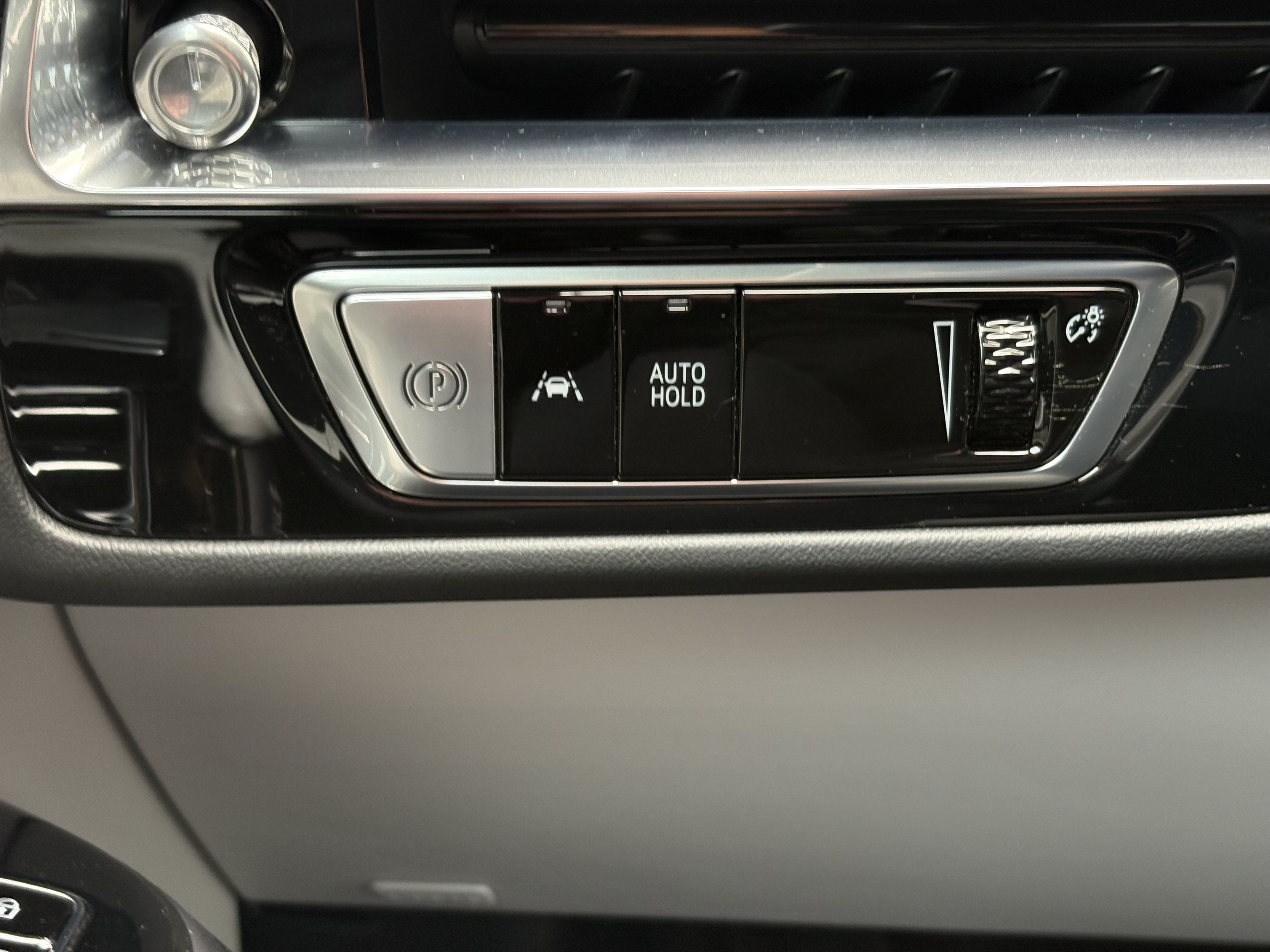 2024 Cadillac LYRIQ Luxury 3