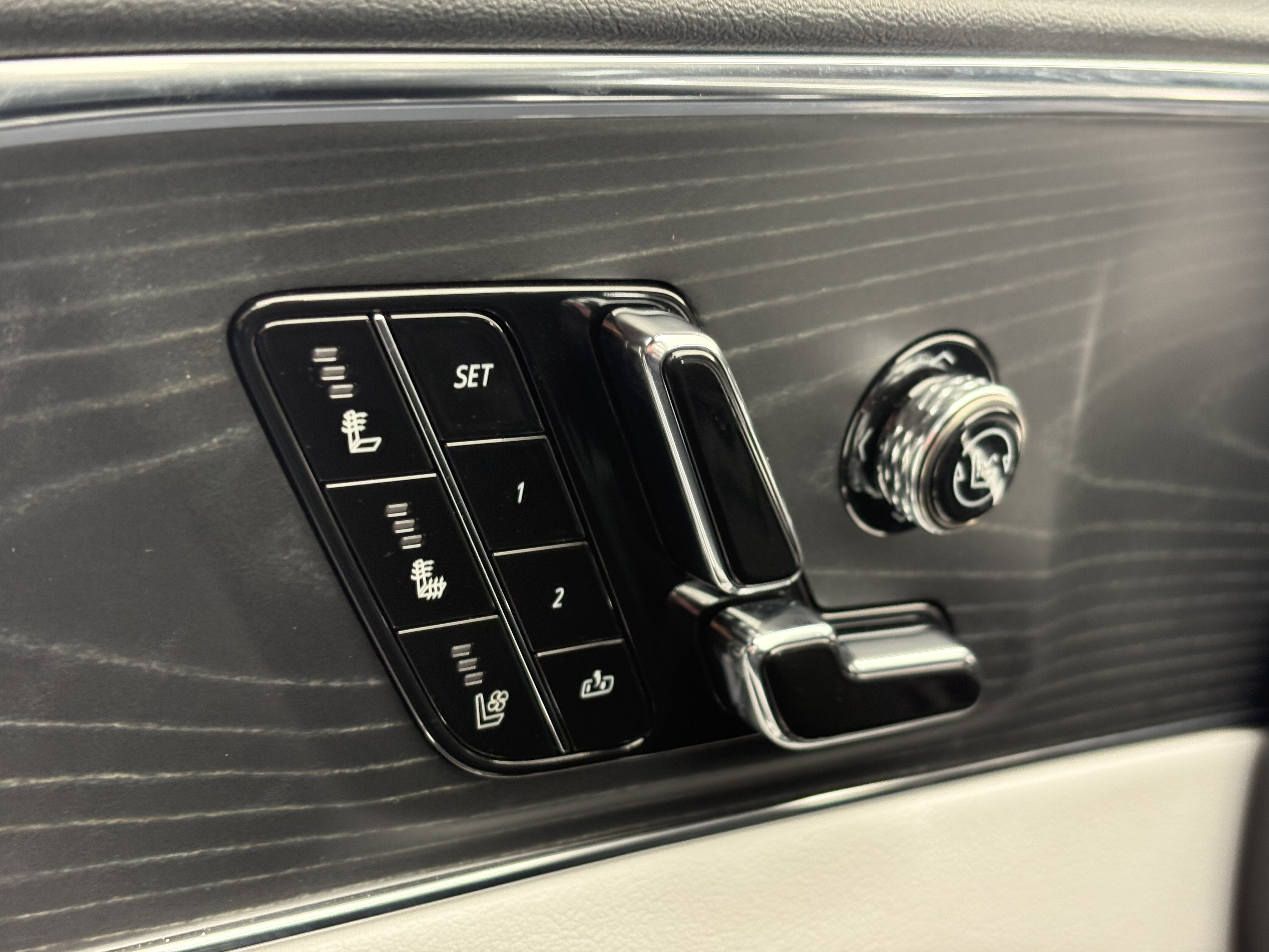 2024 Cadillac LYRIQ Luxury 3