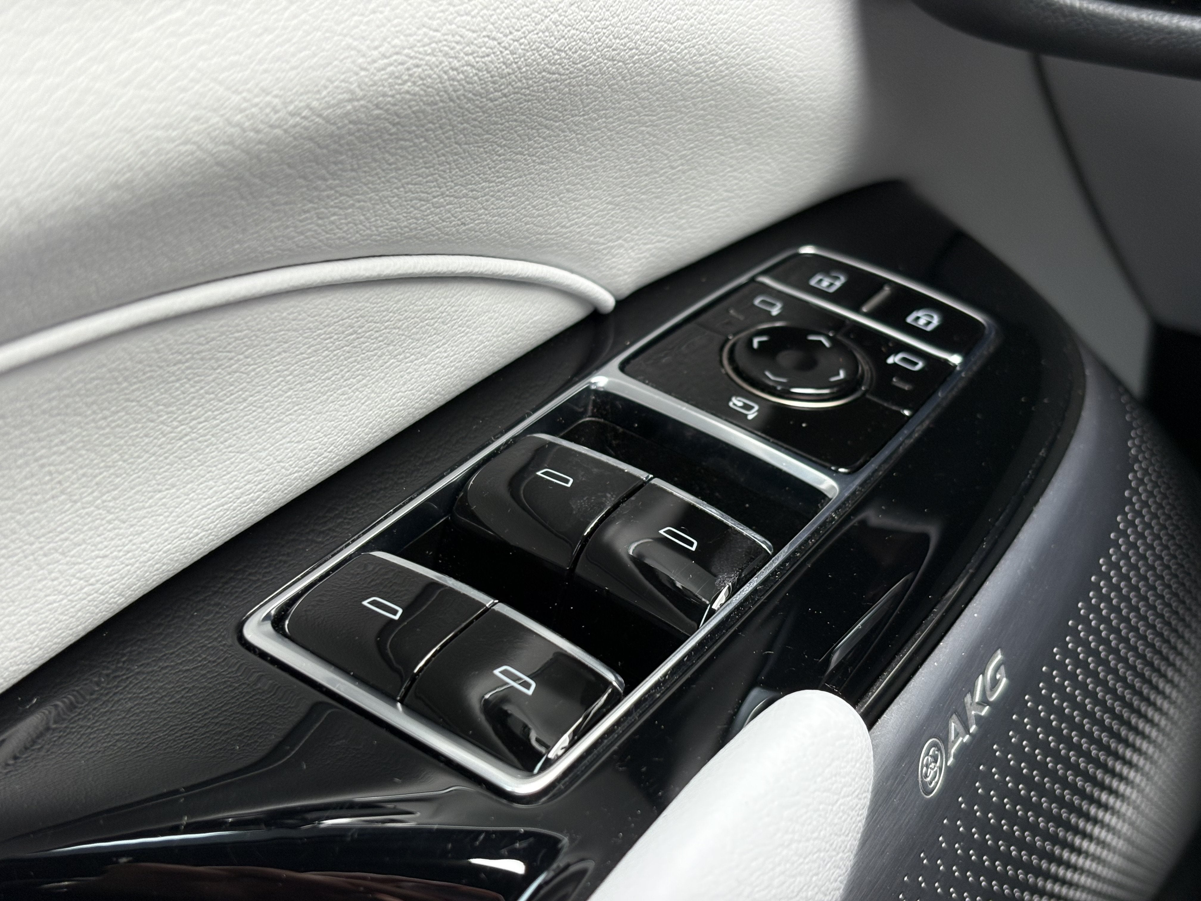 2024 Cadillac LYRIQ Luxury 3