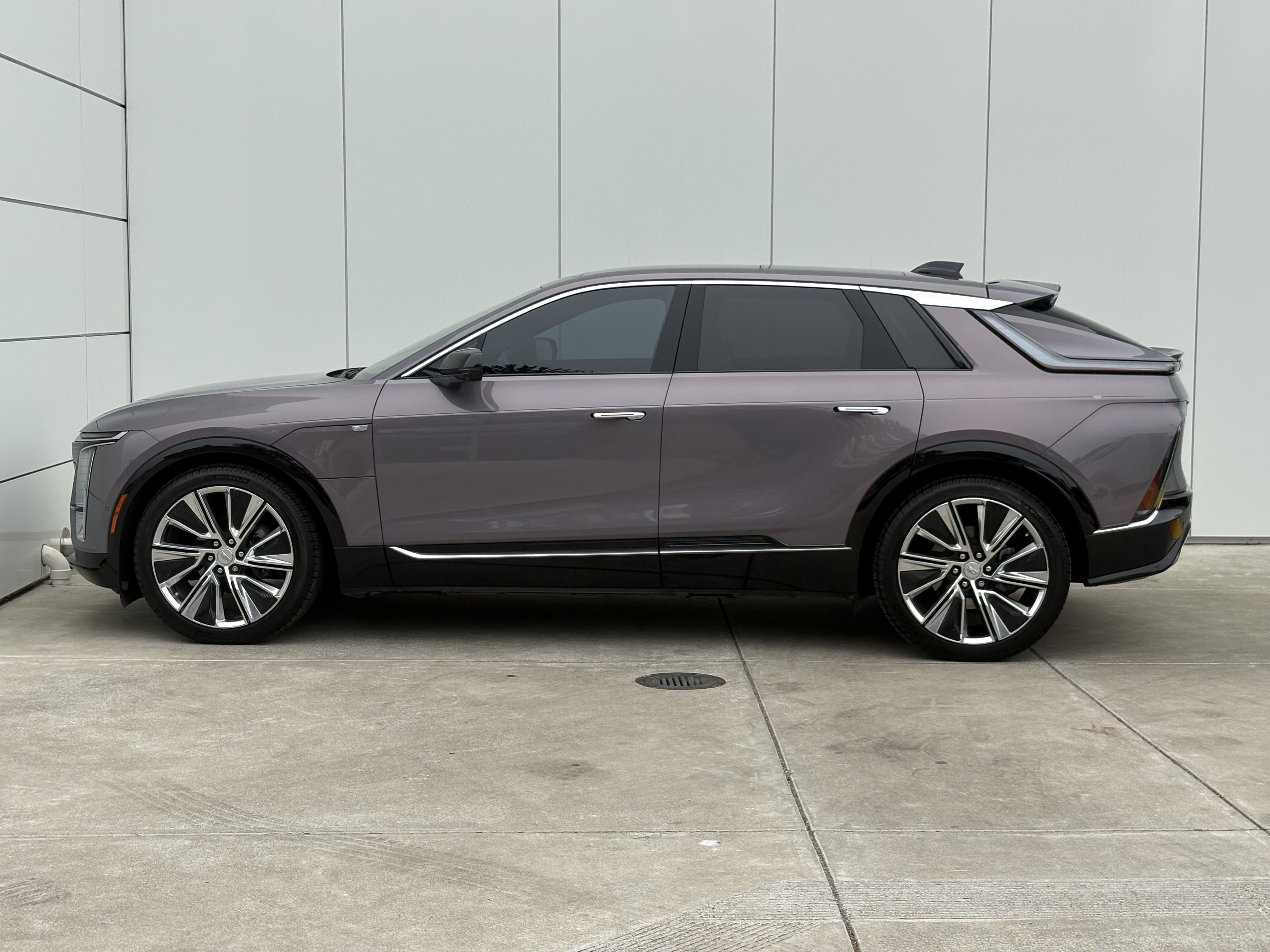 2024 Cadillac LYRIQ Luxury 3