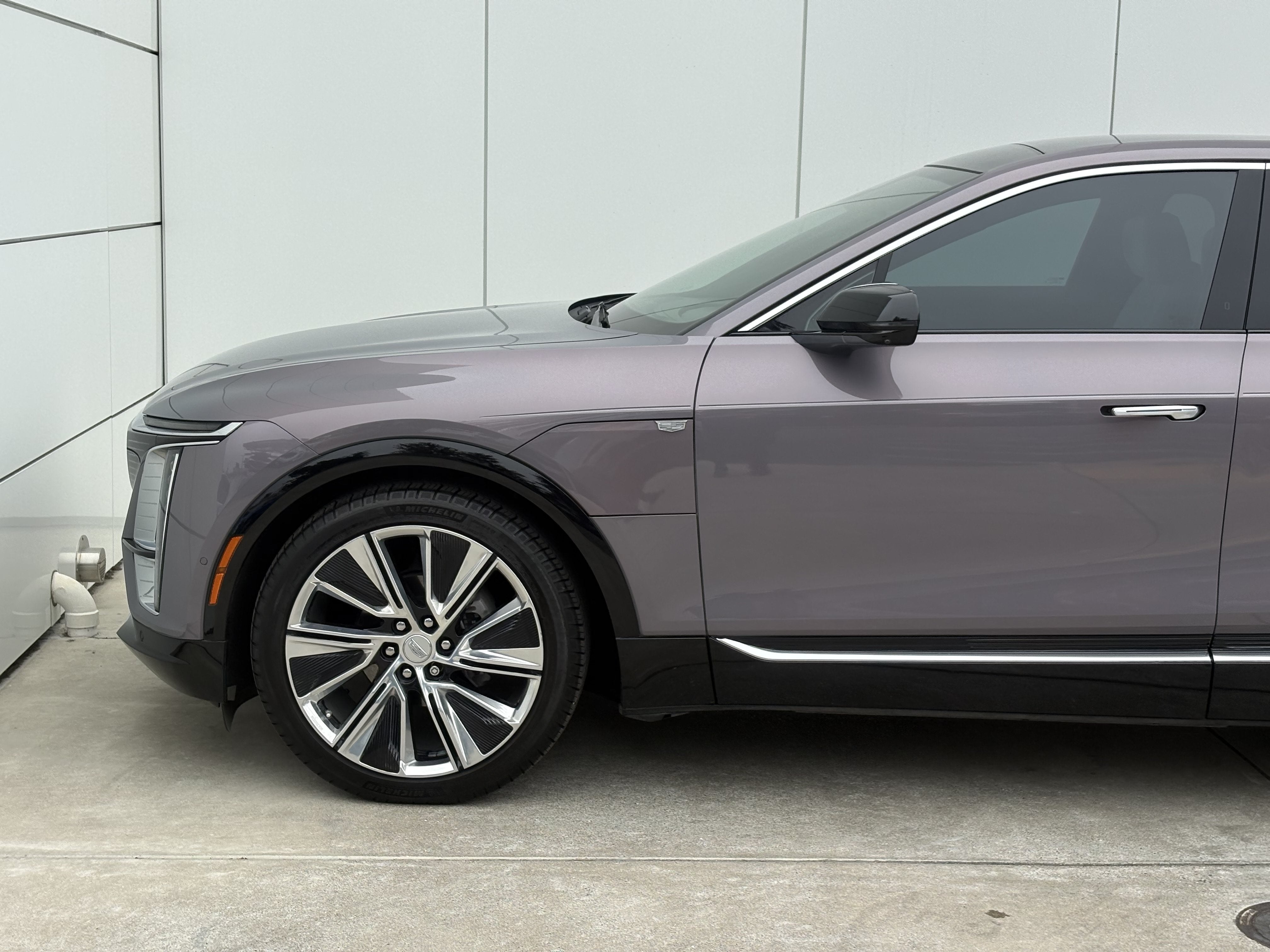 2024 Cadillac LYRIQ Luxury 3