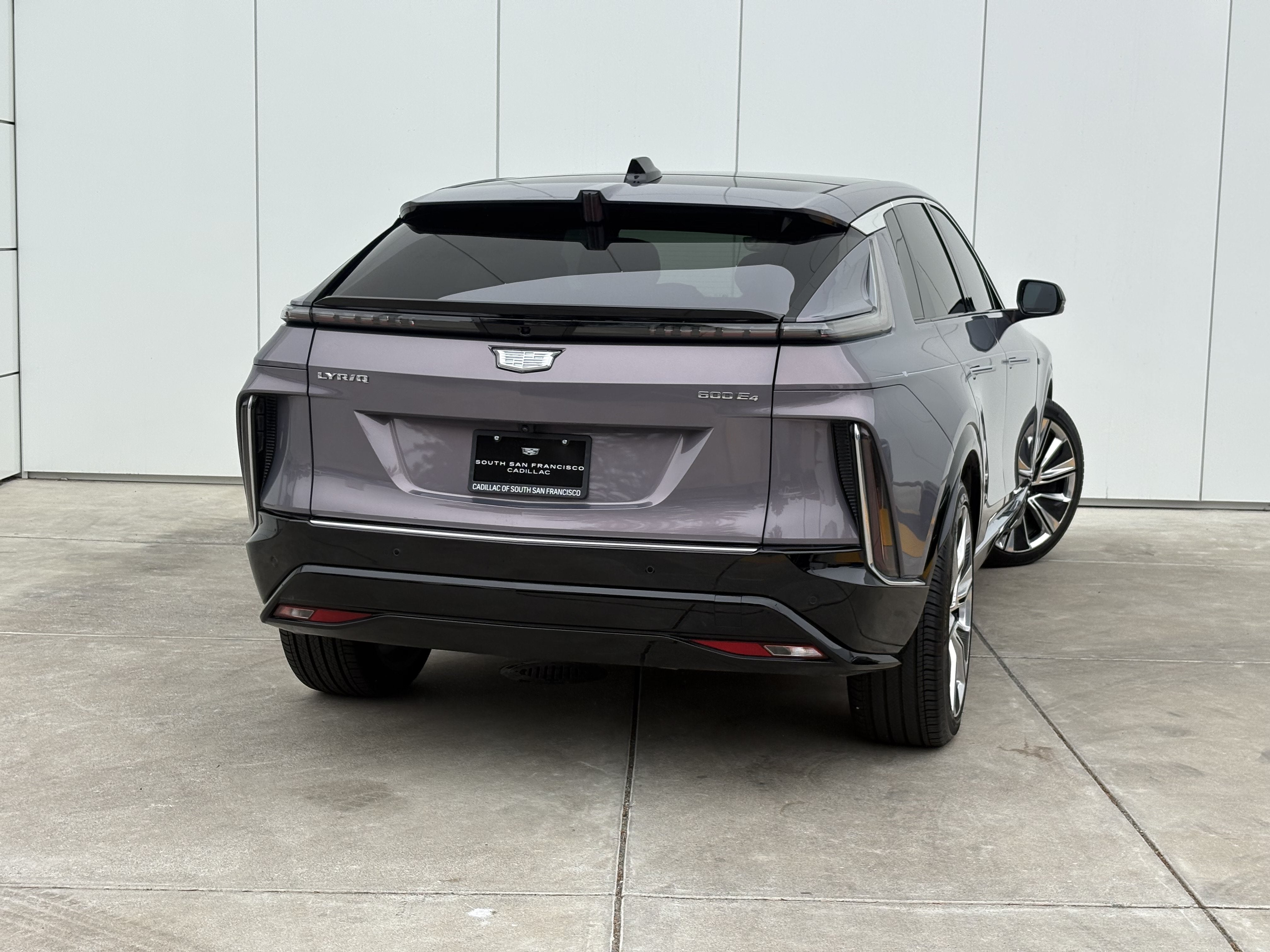 2024 Cadillac LYRIQ Luxury 3
