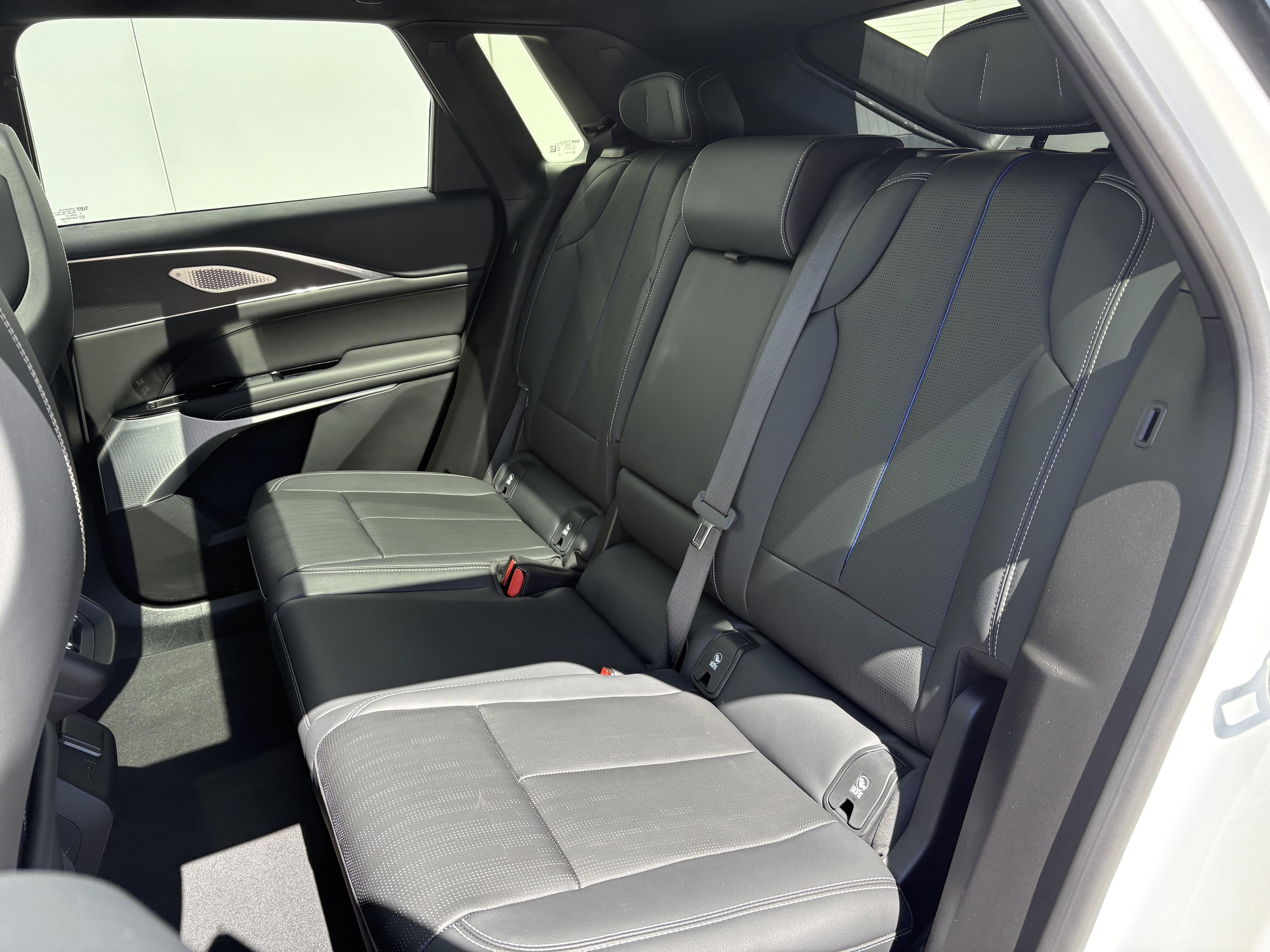 2024 Cadillac LYRIQ Luxury 3