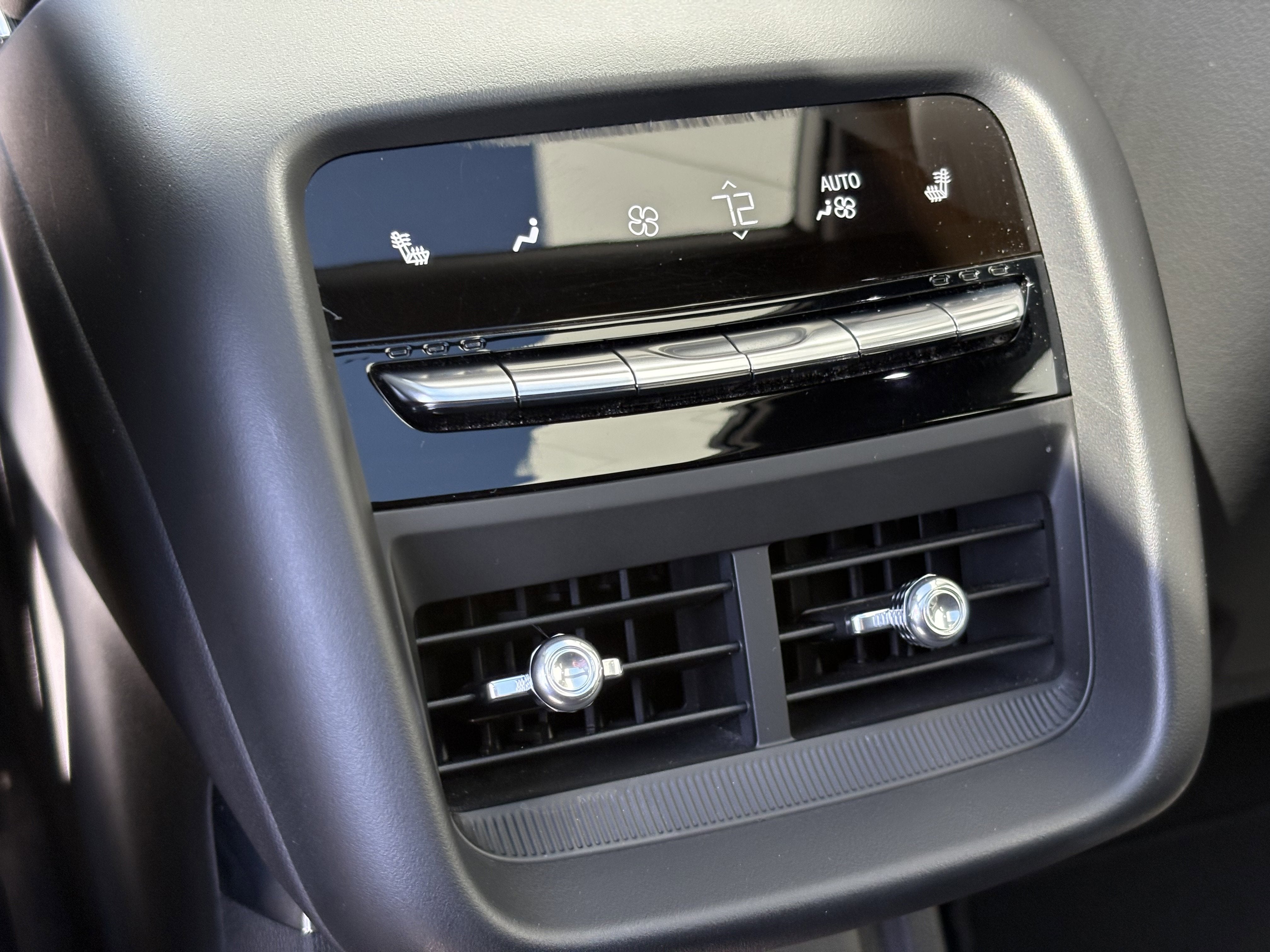 2024 Cadillac LYRIQ Luxury 3