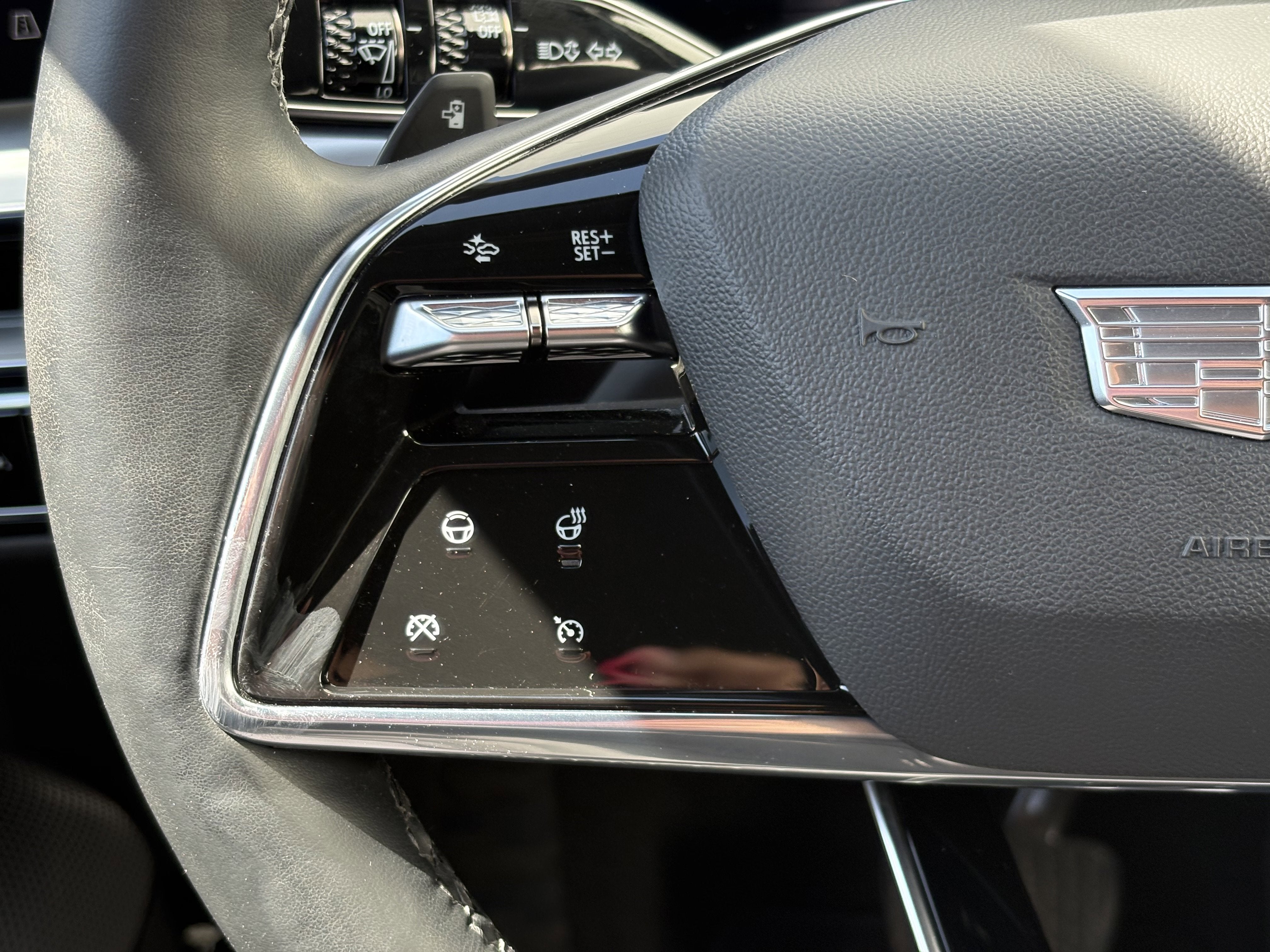 2024 Cadillac LYRIQ Luxury 3
