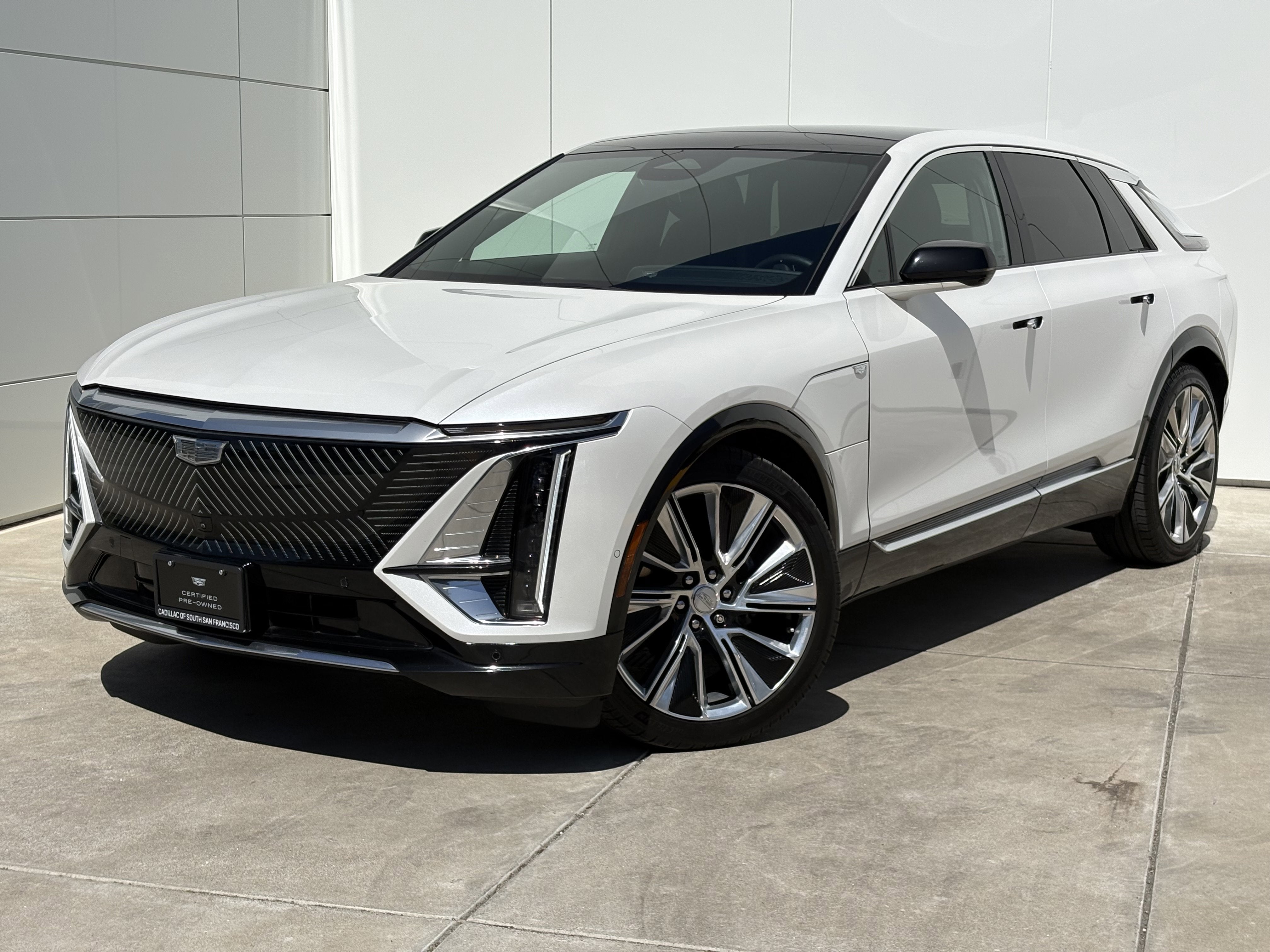 2024 Cadillac LYRIQ Luxury 3