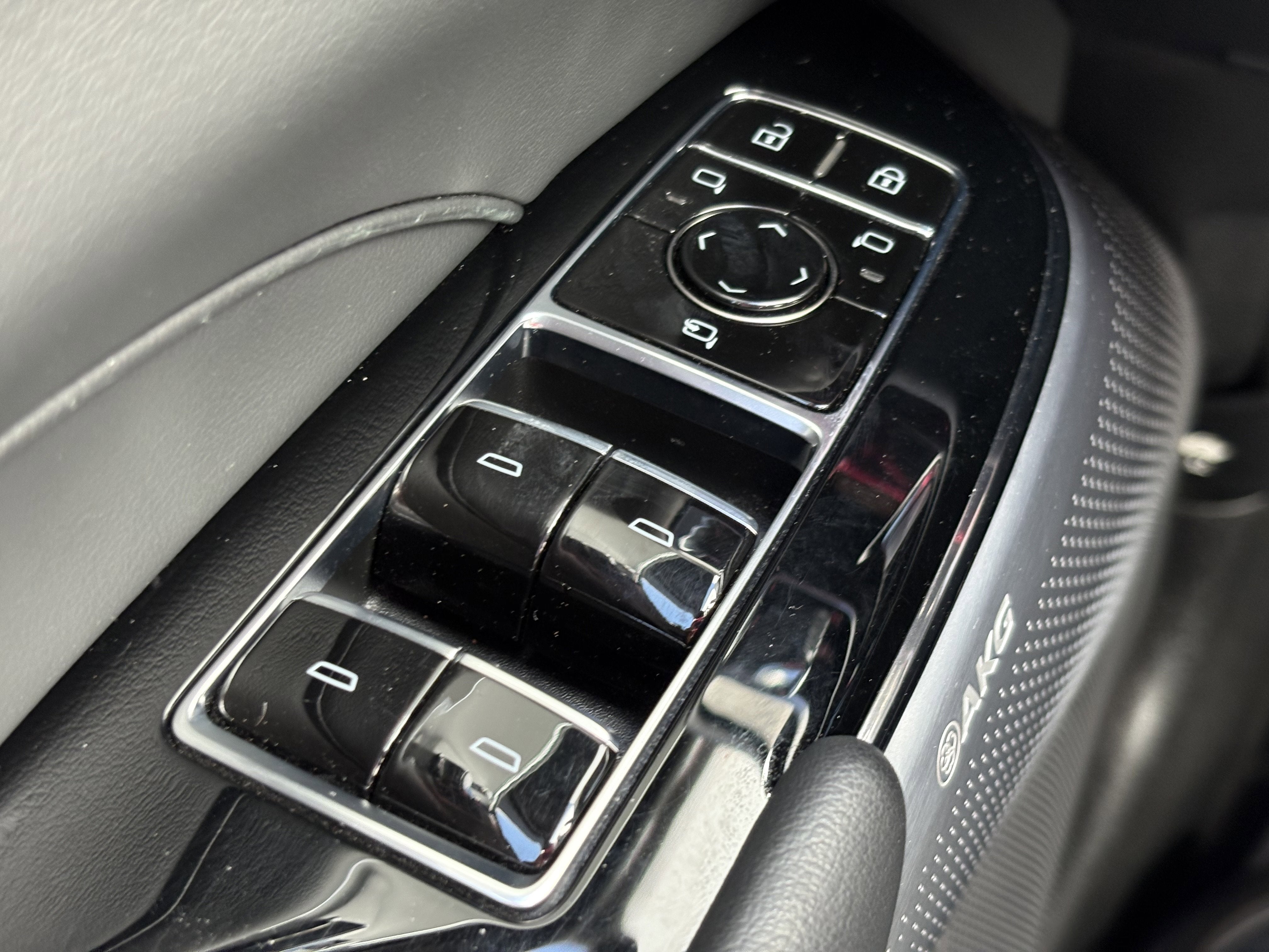 2024 Cadillac LYRIQ Luxury 3