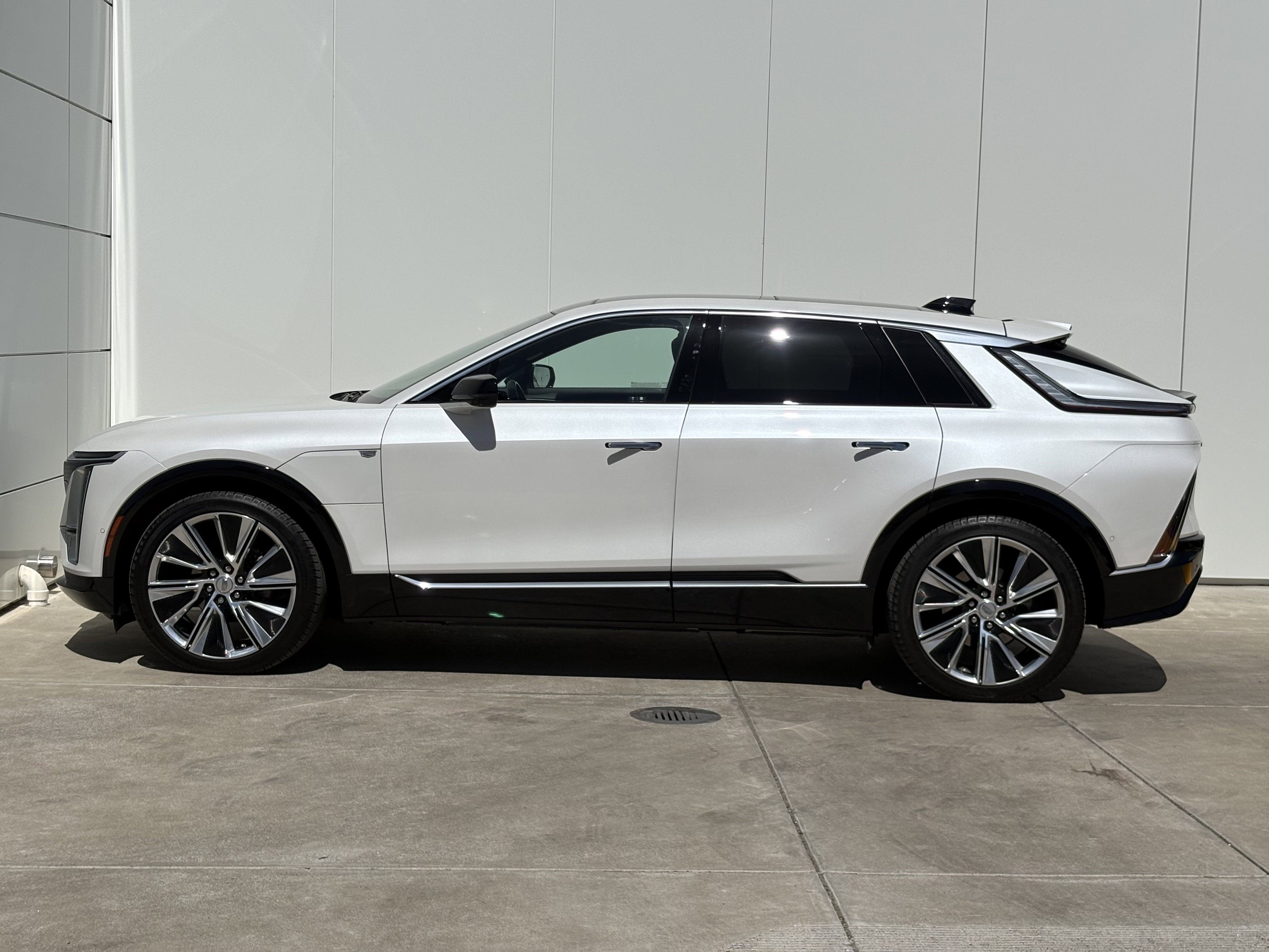2024 Cadillac LYRIQ Luxury 3