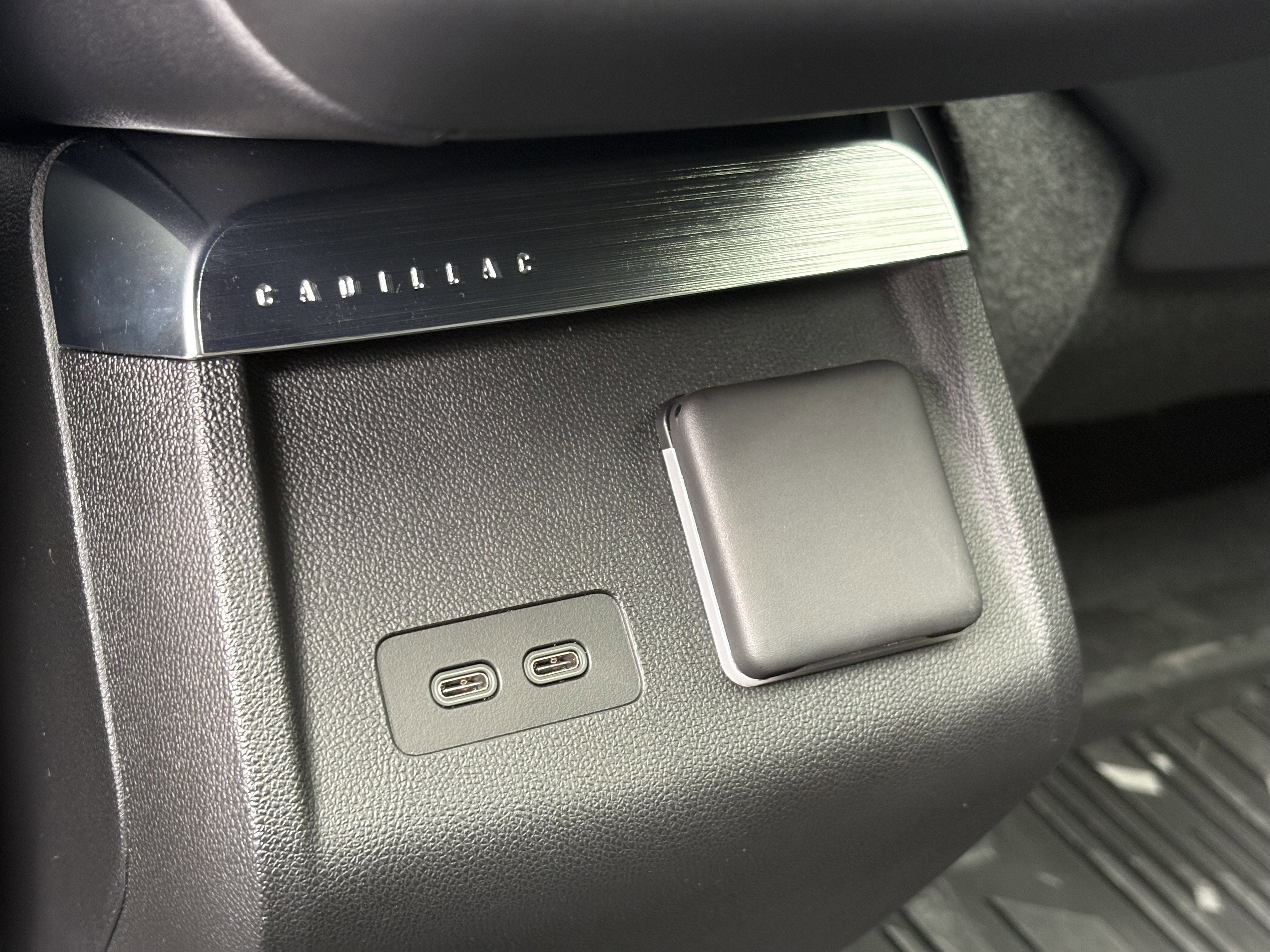 2024 Cadillac LYRIQ Luxury 3