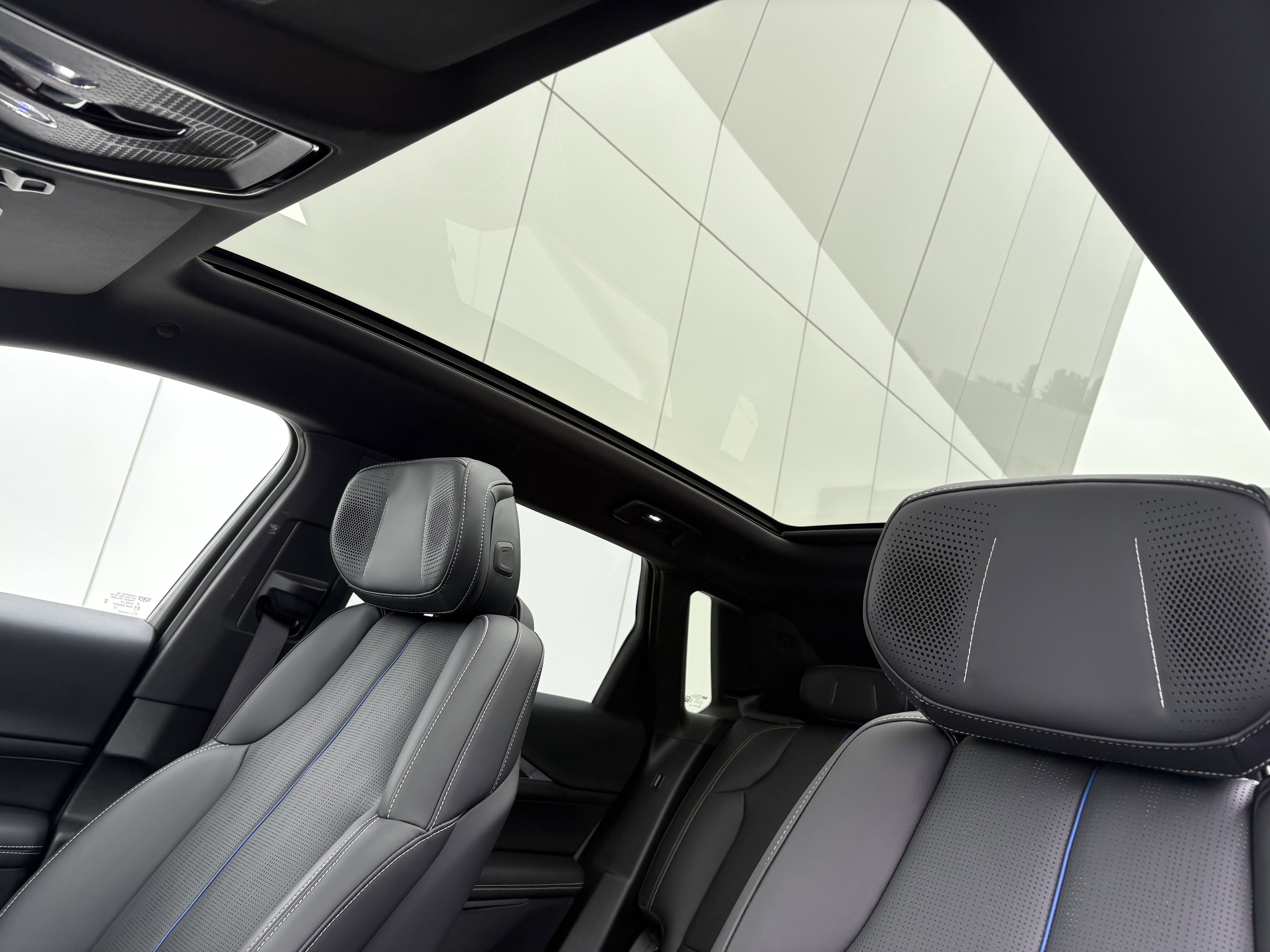 2024 Cadillac LYRIQ Luxury 3
