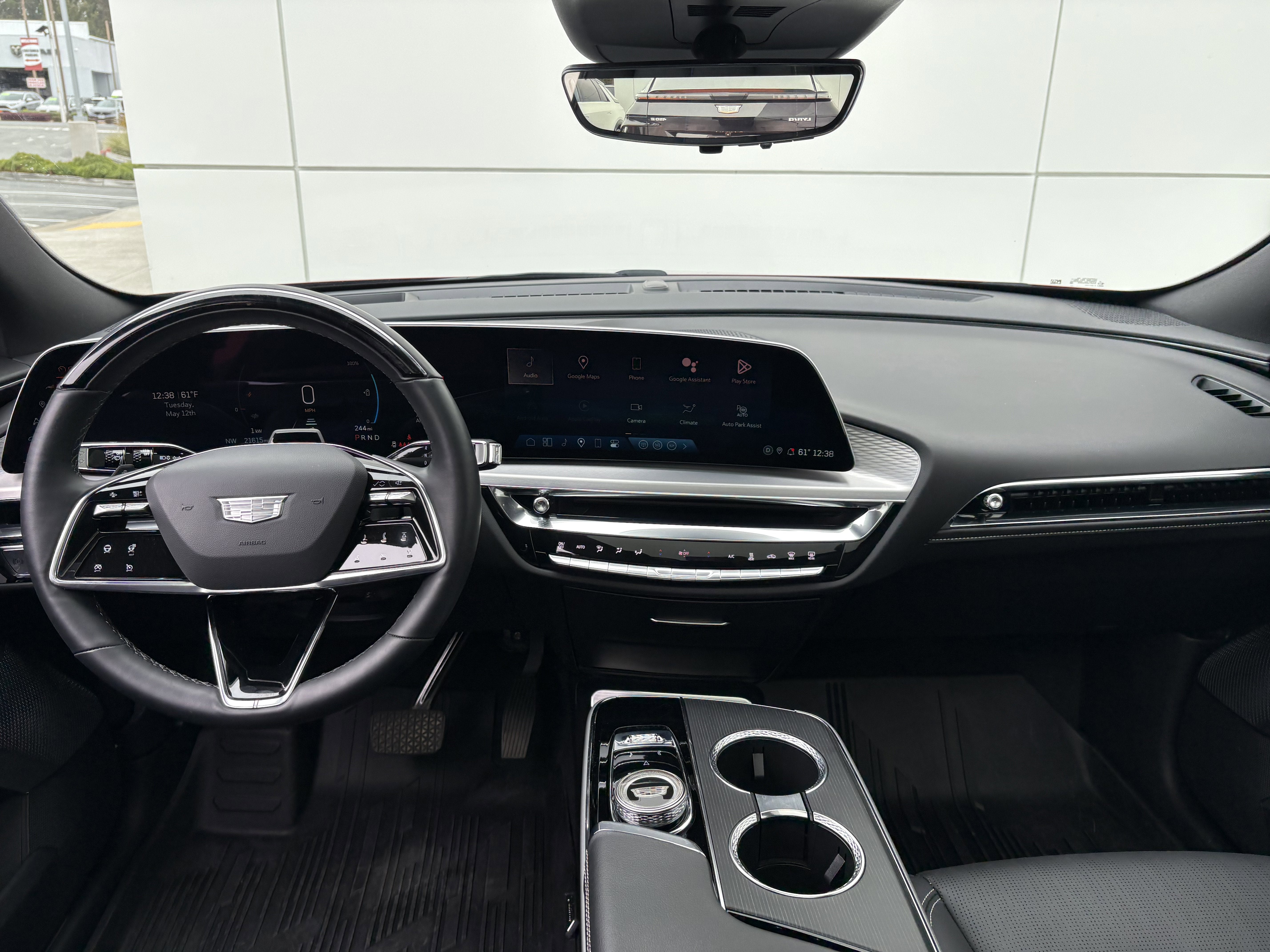 2024 Cadillac LYRIQ Luxury 3
